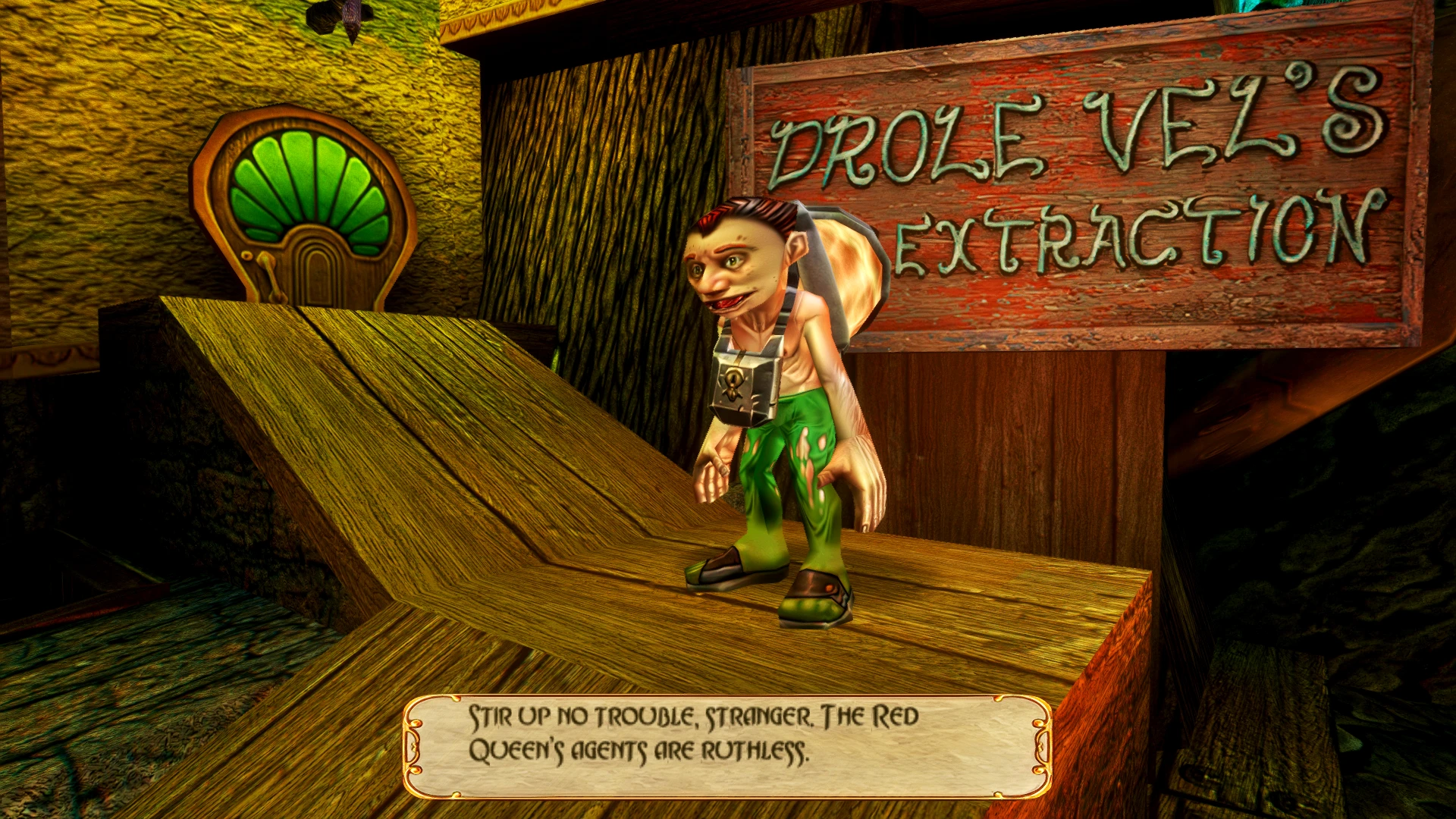 Zrzut ekranu postaci Droleva stojącego na drewnianej rampie z tablicą w tle w American McGee's Alice