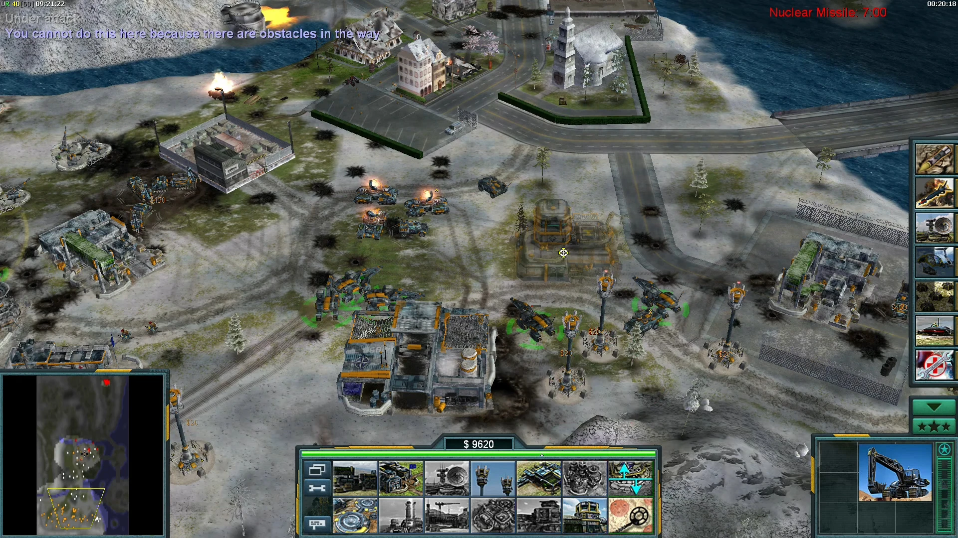 Скриншот игрового процесса зимней обороны базы с несколькими машинами и зданиями в моде Rise of the Reds для Command & Conquer Generals