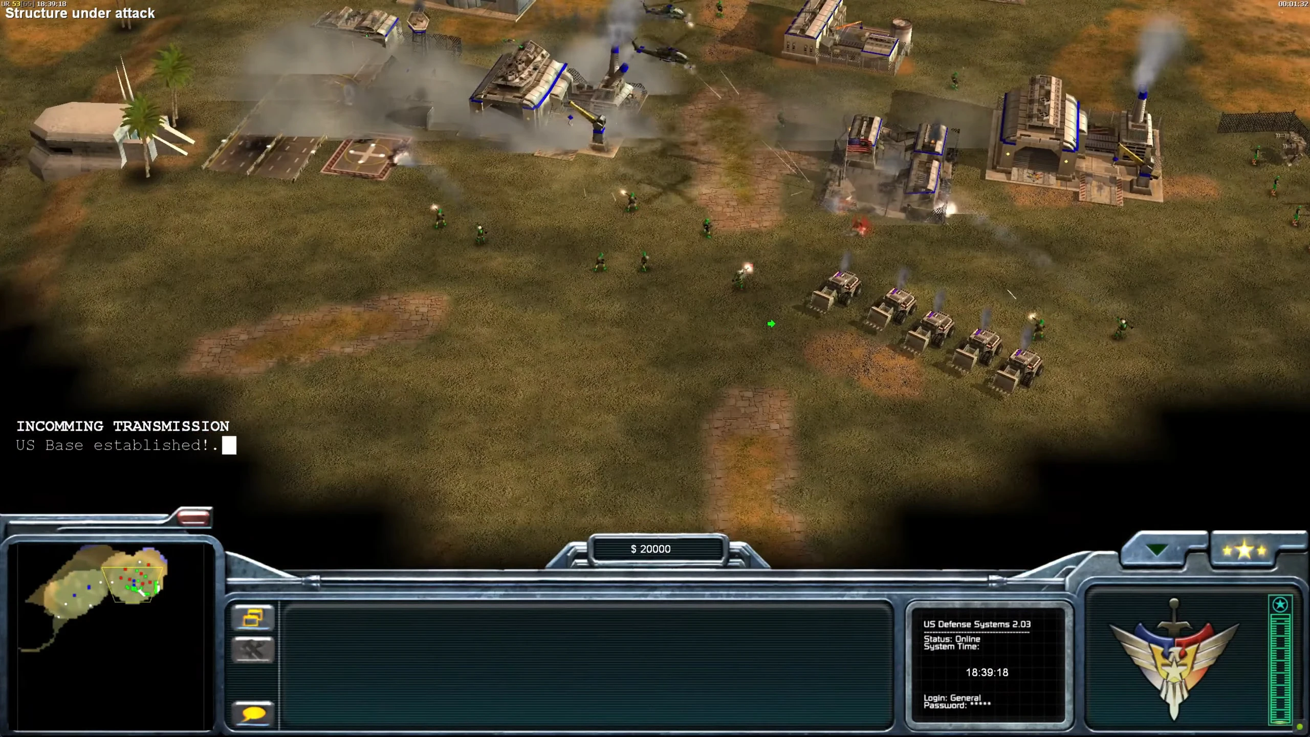 Captura de pantalla de base estadounidense bajo ataque con infantería y edificios dañados en campañas ROTR Falcon Rising de Command & Conquer