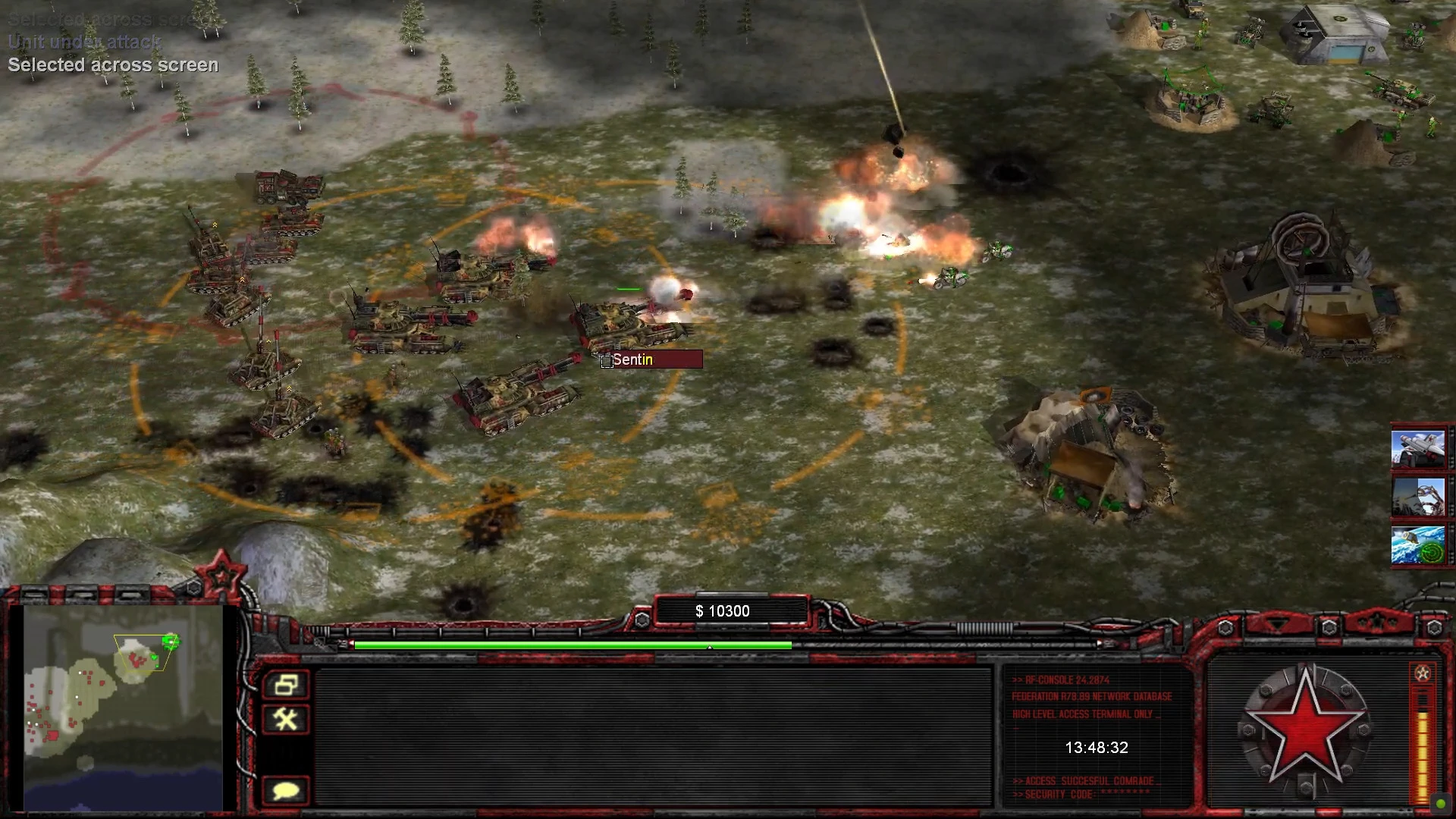 Скриншот стратегического поля боя с русскими танками, атакующими с взрывами в Command & Conquer Generals мод ROTR