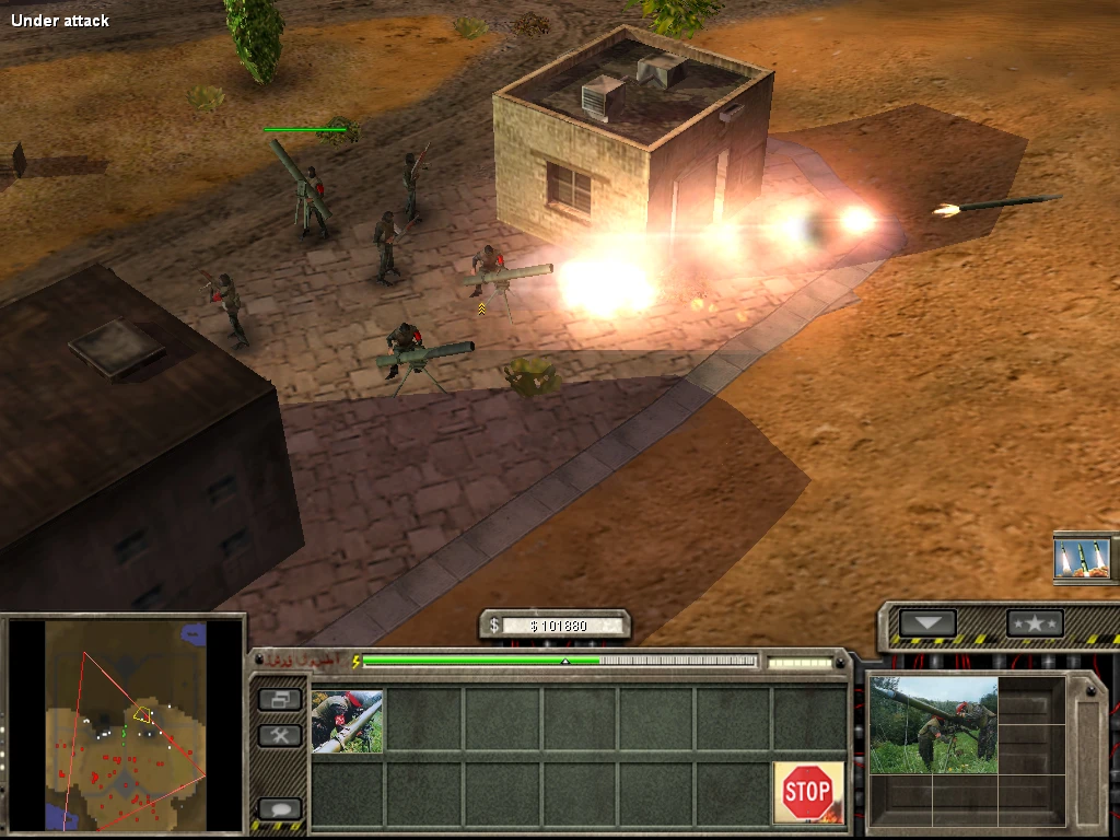 Command & Conquer Generals Gameplay zeigt Infanterie, die in der Nähe von Gebäuden mit Raketenwerfern feuert