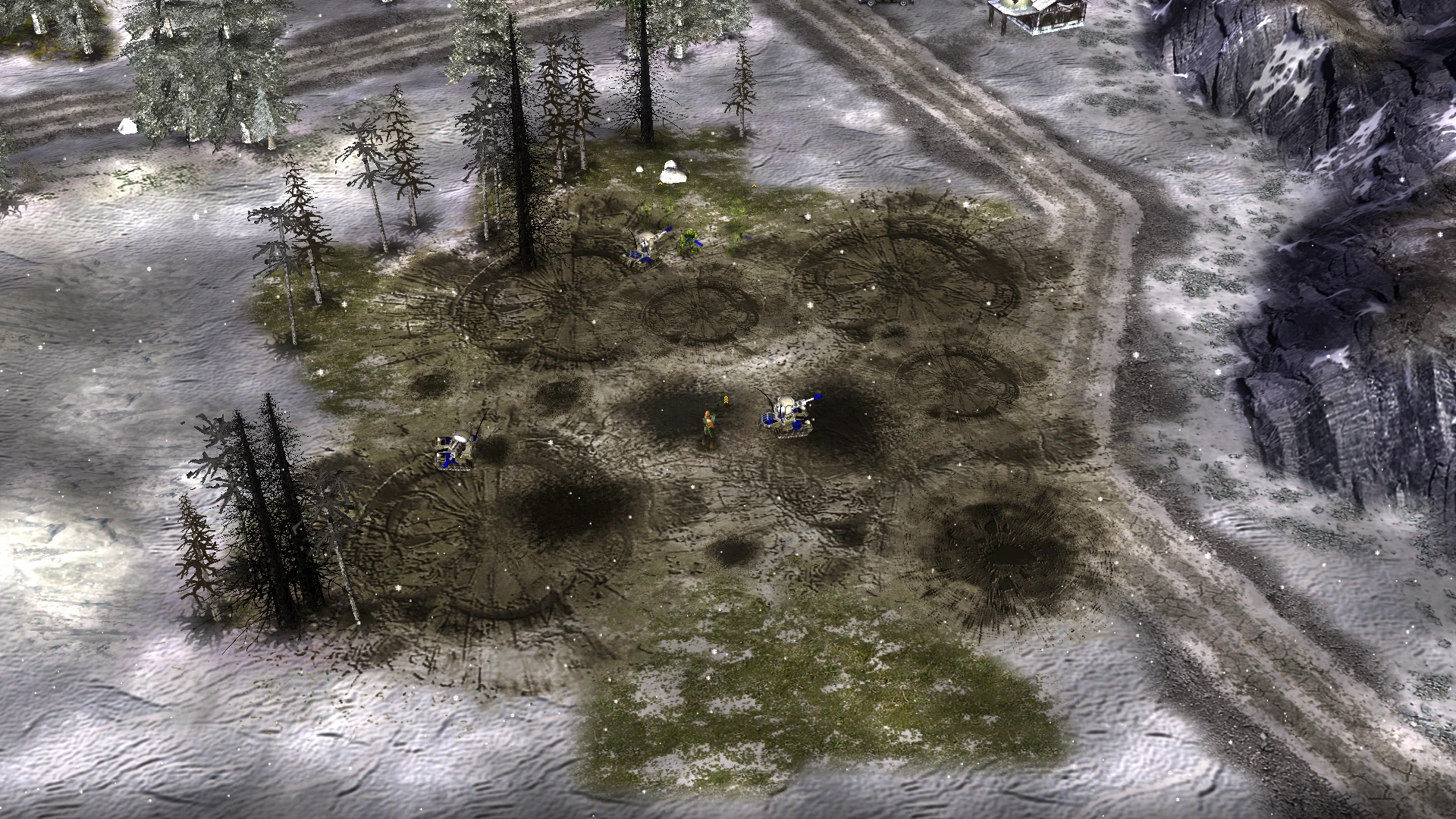 Вигляд згори на зимовий ландшафт з солдатами та зенітними гарматами під падаючим снігом у моді Command & Conquer Generals
