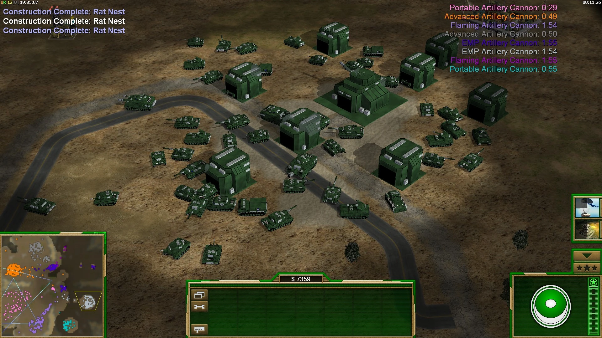 Вид сверху на военную базу с зелёными танками и постройками в Command & Conquer Generals с модом C&C Power Play