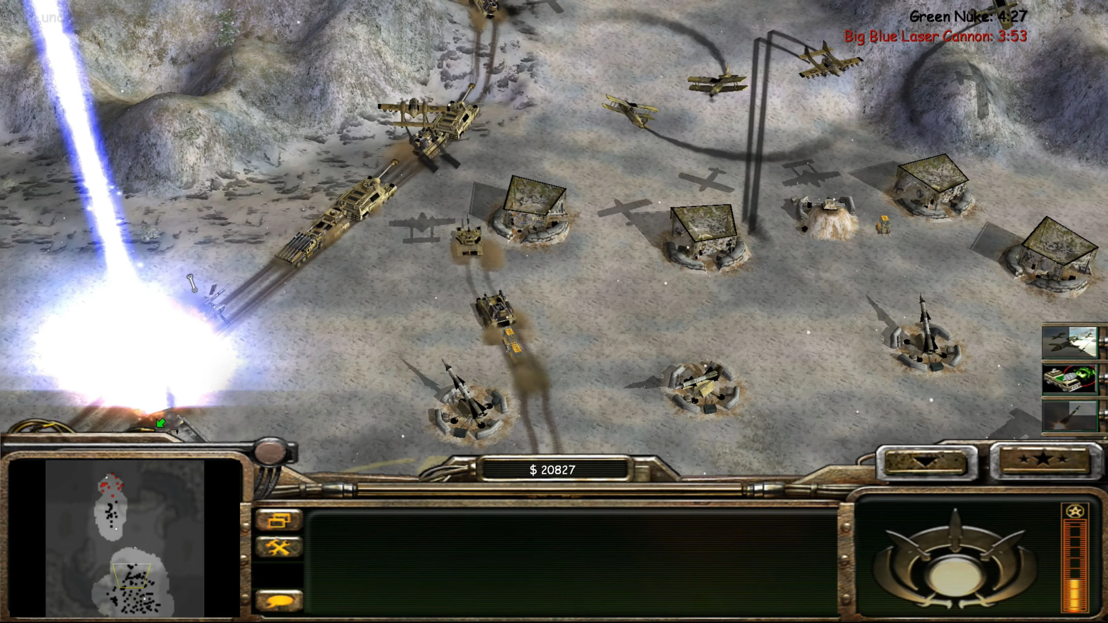 In-Game Screenshot des Command & Conquer Generals Mods mit Raketenwerfern, Flugzeugen und Laserstrahl auf verschneitem Gelände