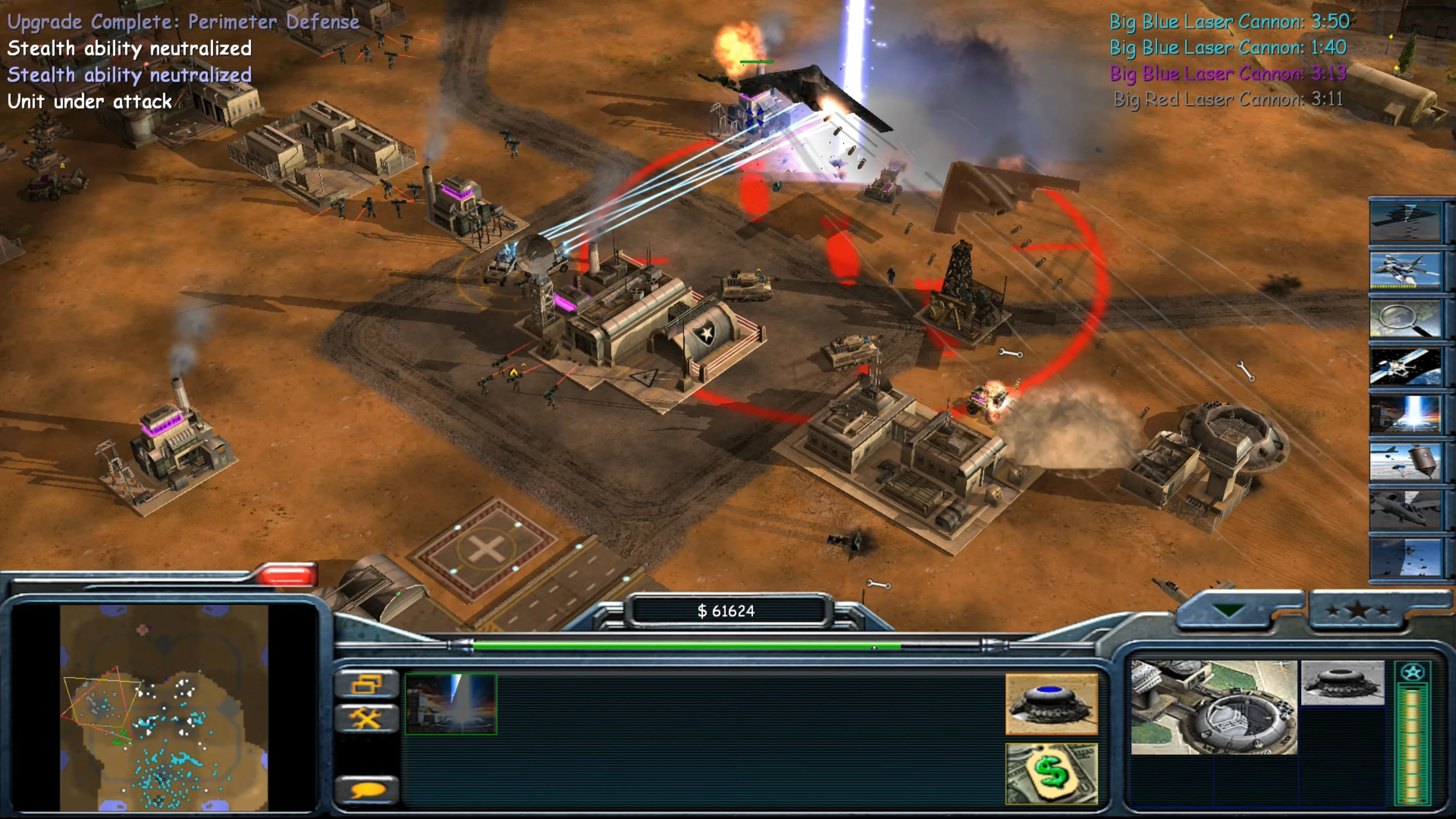 Screenshot einer Wüstenbasis unter starkem Laserkanonenangriff mit aktiver Verteidigung und UI-Elementen des C&C Shockwave Chaos Mods