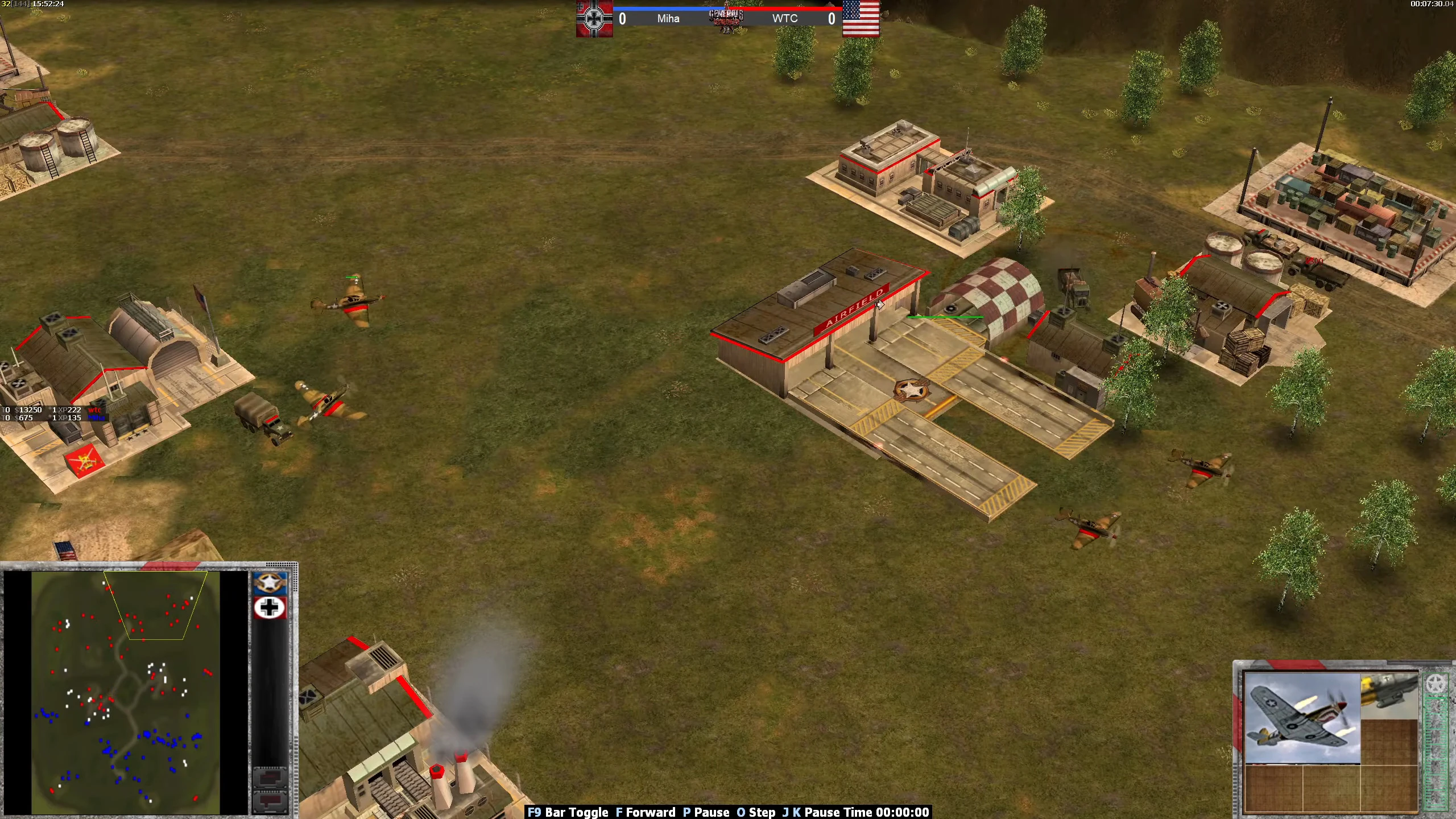 Скріншот з аеродромом і літаками Другої світової війни в моді C&C Generals