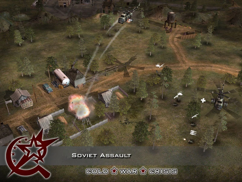 Luftansicht sowjetischer Hubschrauber, die eine ländliche Basis im Cold War Crisis Mod für Command & Conquer Generals angreifen