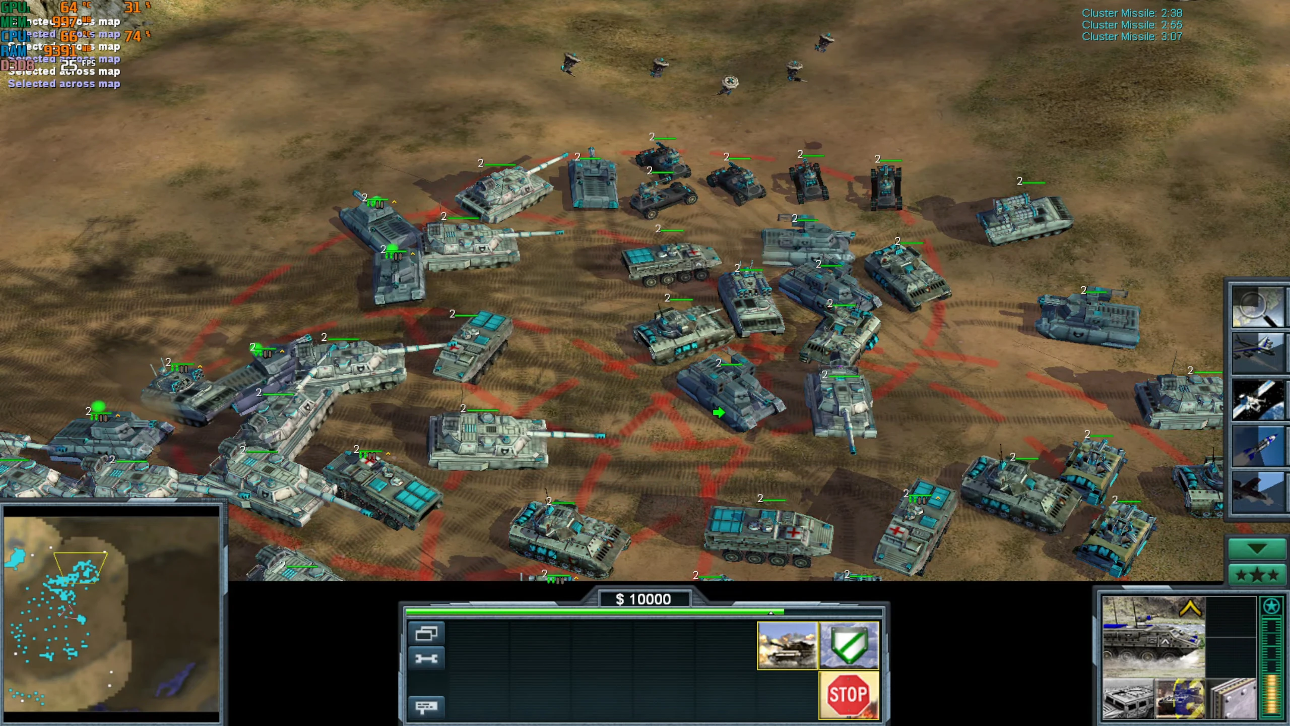 Вид сверху на многочисленные бронемашины, сгруппированные на пустынной местности с видимым интерфейсом игры