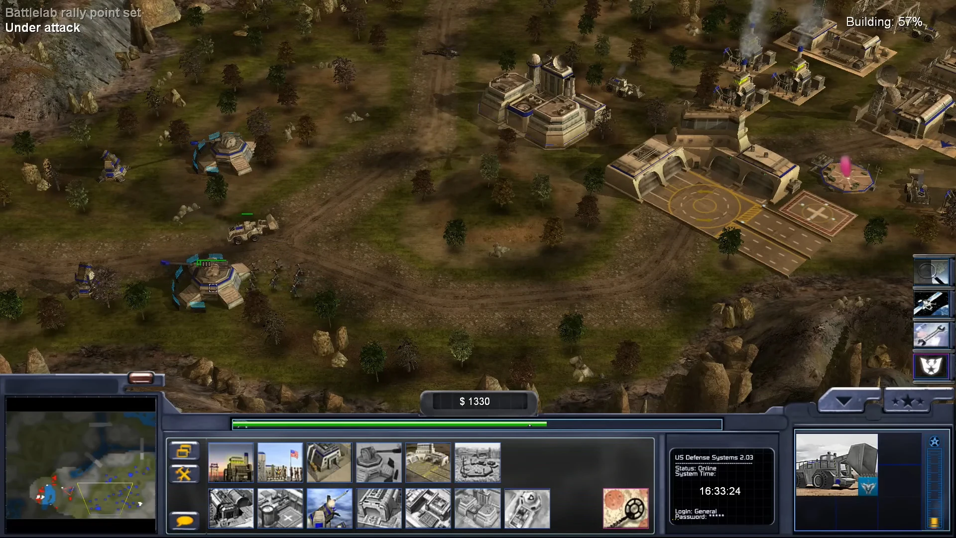 Screenshot zeigt Basisgebäude und Einheiten, die einen Battlelab-Sammelpunkt im Command & Conquer Generals Mod verteidigen