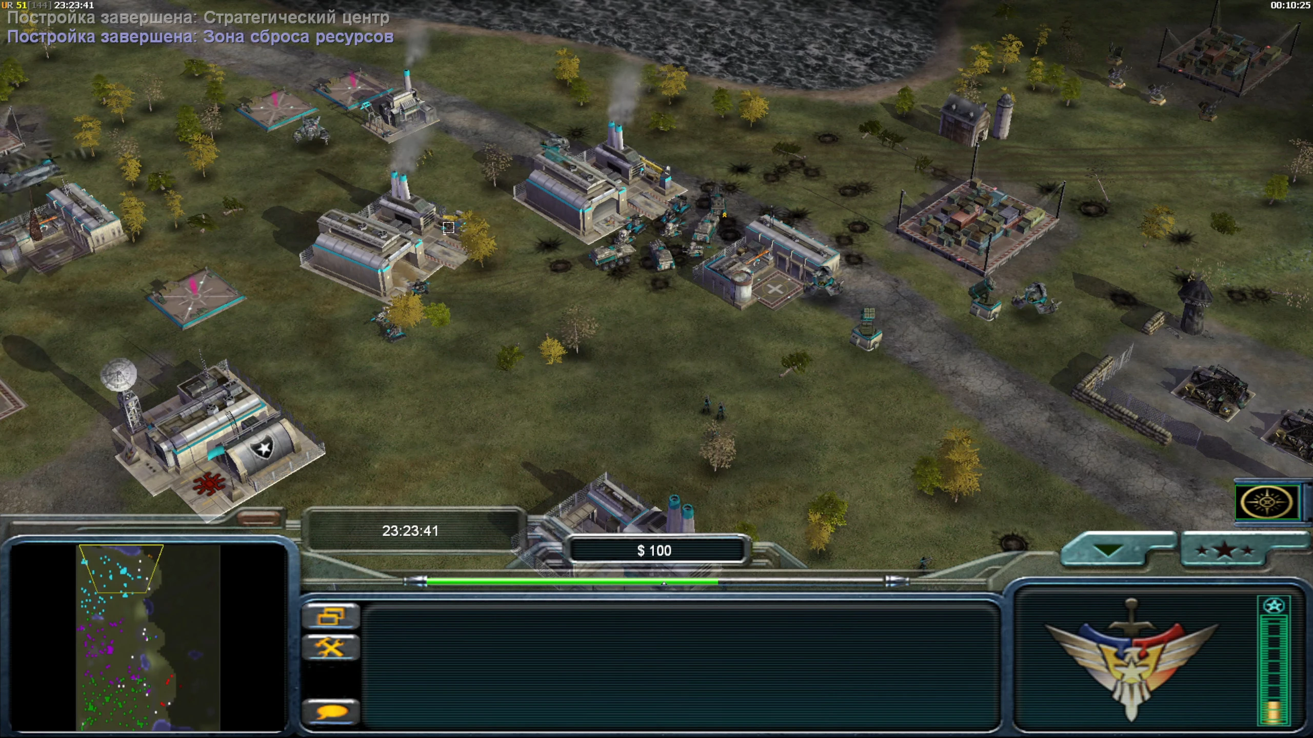 Ingame-Screenshot mit Gebäuden, Fahrzeugen und Gelände im Contra 007 Classic Mod von Command & Conquer Generals