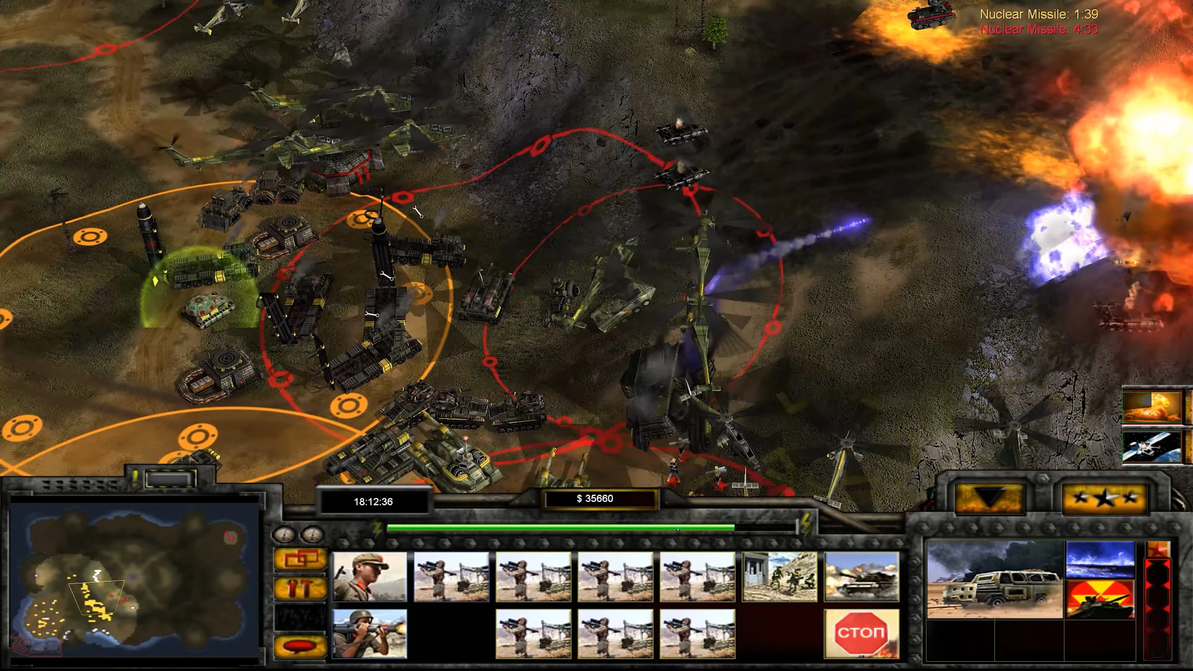 Command & Conquer Generals Gameplay mit Hubschraubern, Panzern, Explosionen und aktivem Atomraketen-Timer