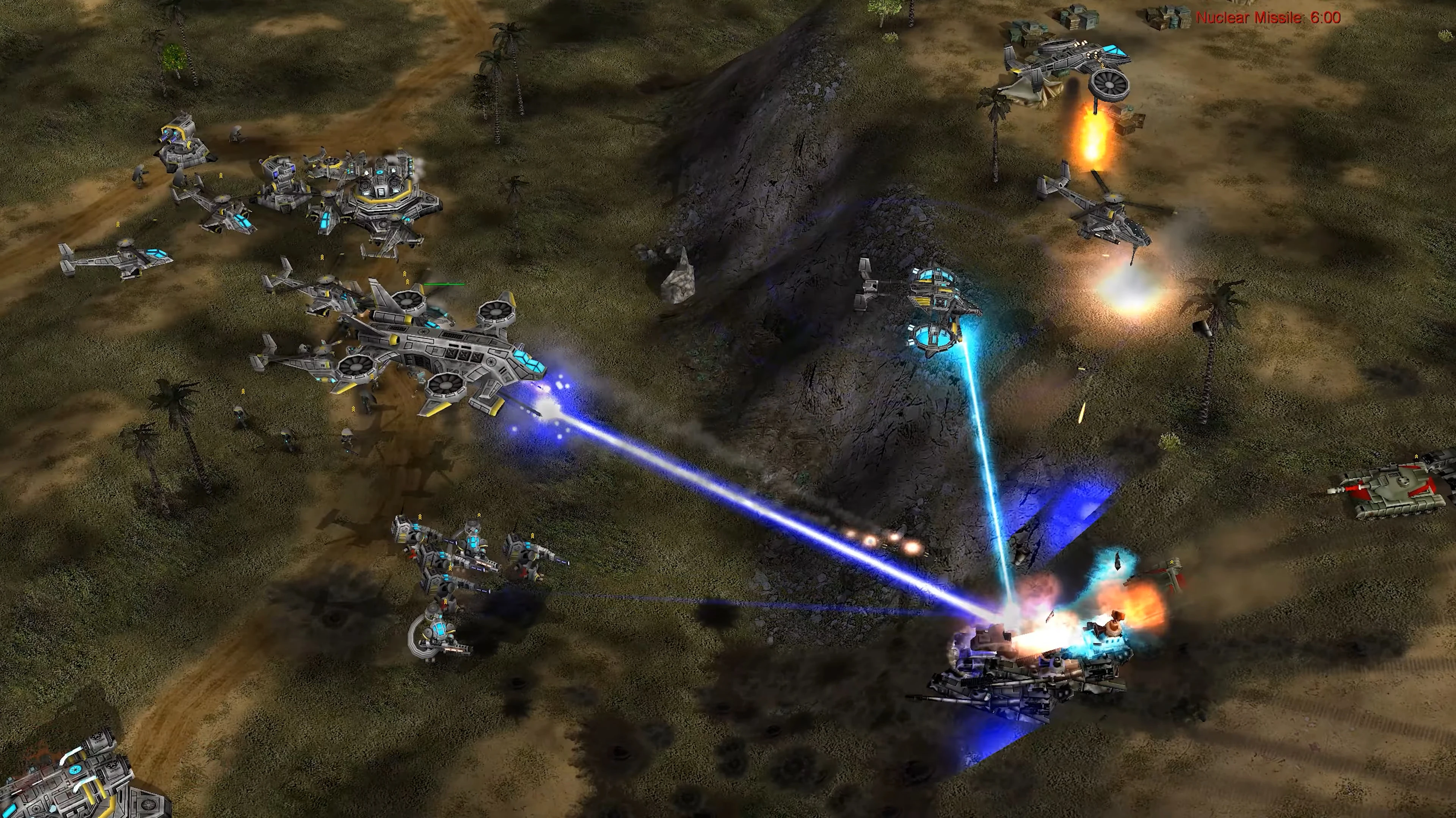 Spielszene mit futuristischem Fluggerät, das blaue Laserstrahlen abfeuert, sowie ein Raketenschuss in einem Geländekampf