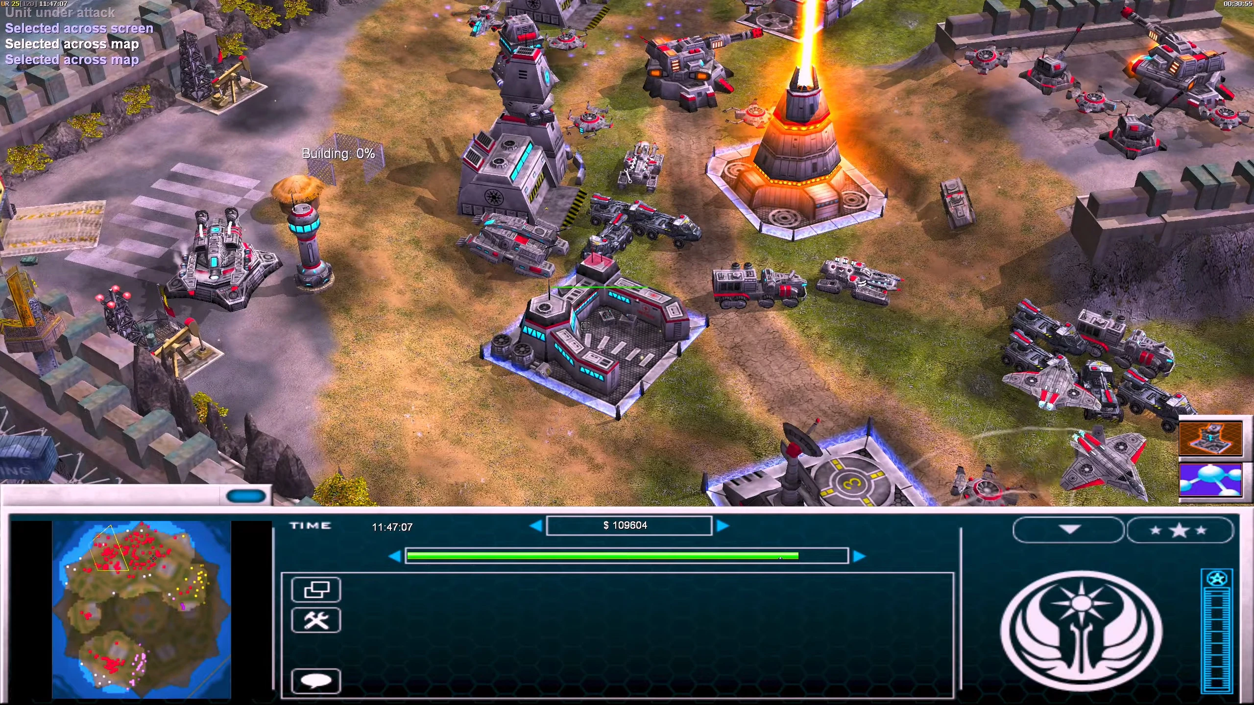Gameplay-Screenshot zeigt futuristische Basis mit gepanzerten Einheiten und Gebäuden im Deep Impact Mod von Command & Conquer Generals