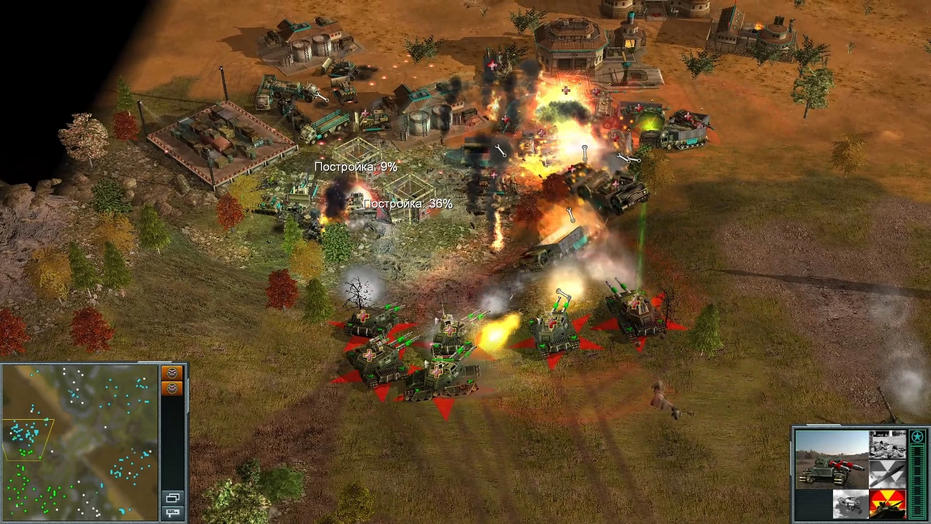 Screenshot aus dem Spiel mit Panzern, die schießen, und Explosionen in einer großen Schlacht bei Basisgebäuden