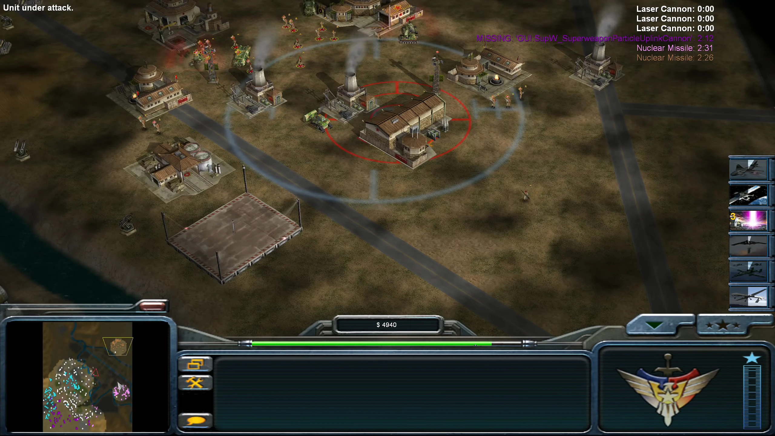 Вид згори на базу під атакою з юнітами та будівлями у Command & Conquer Generals мод Pro:Gen