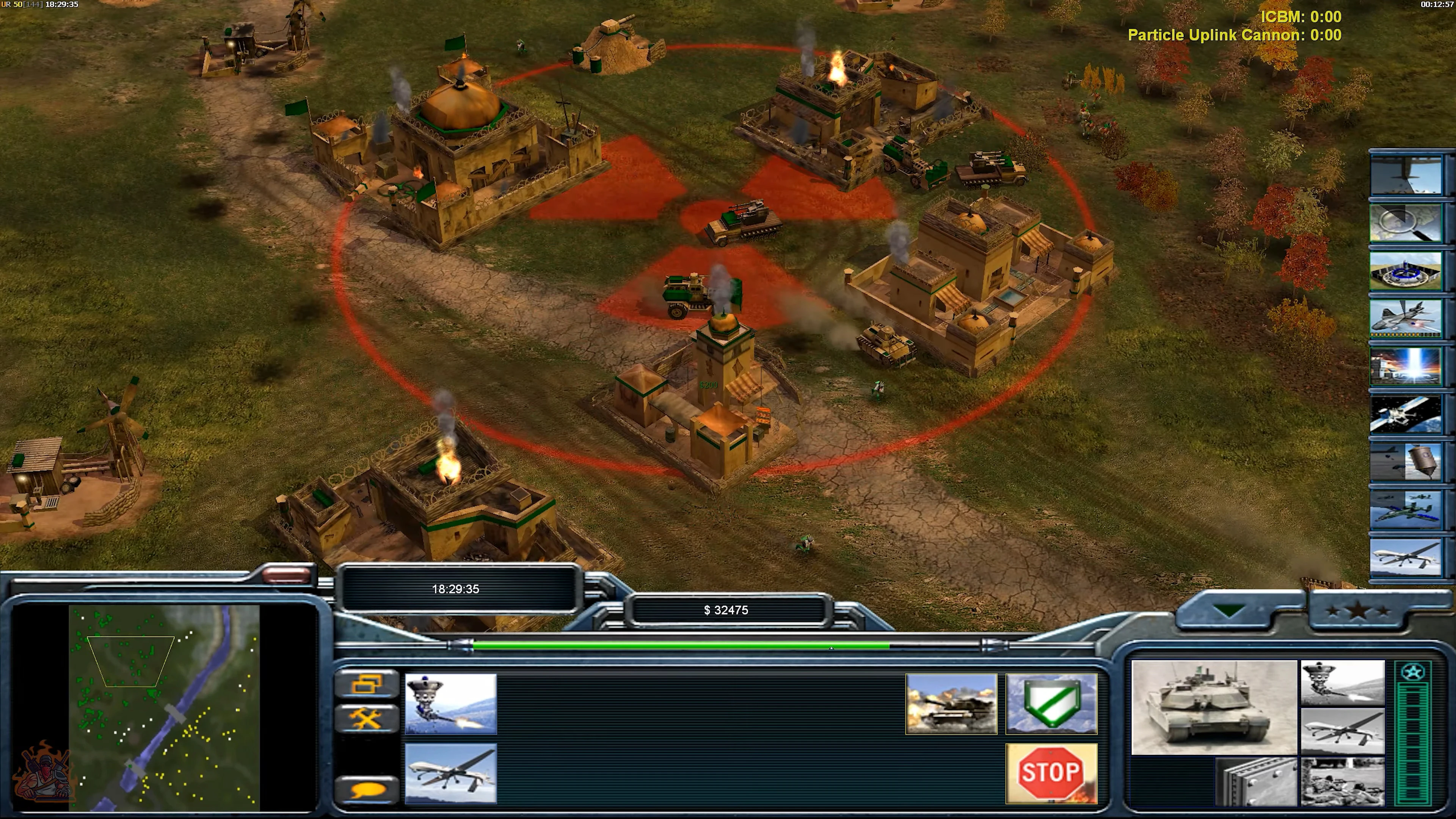 Знімок ігрового процесу з командною базою, транспортом і будівлями під контролем у моді Project Raptor для Command & Conquer Generals