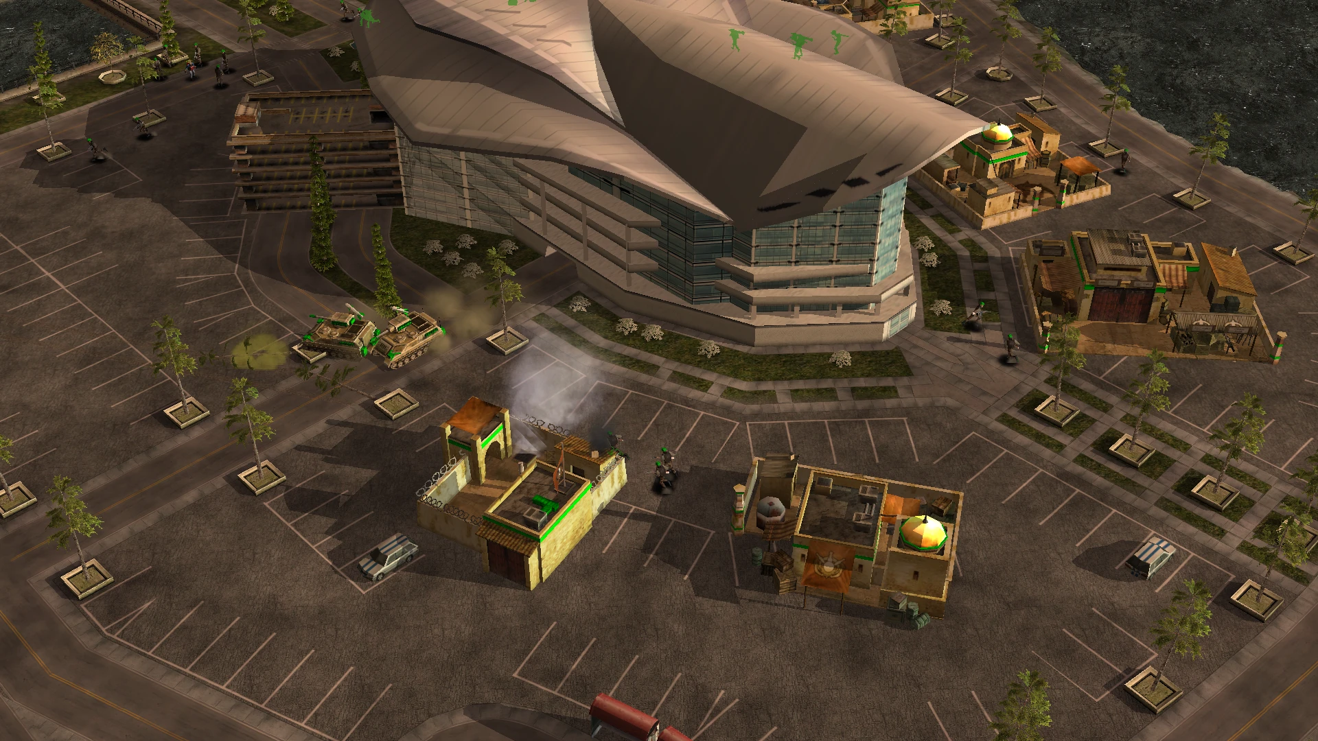 Скриншот с танками и пехотой вокруг современных зданий на парковке в моде Project Tomahawk Storm