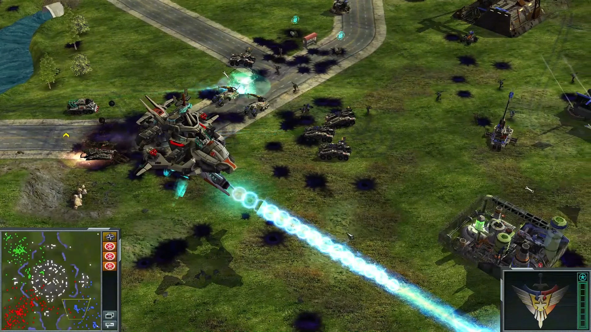 Футуристичний літак випускає яскравий енергетичний промінь по наземних цілях, оточений машинами та солдатами в моді Command & Conquer Generals