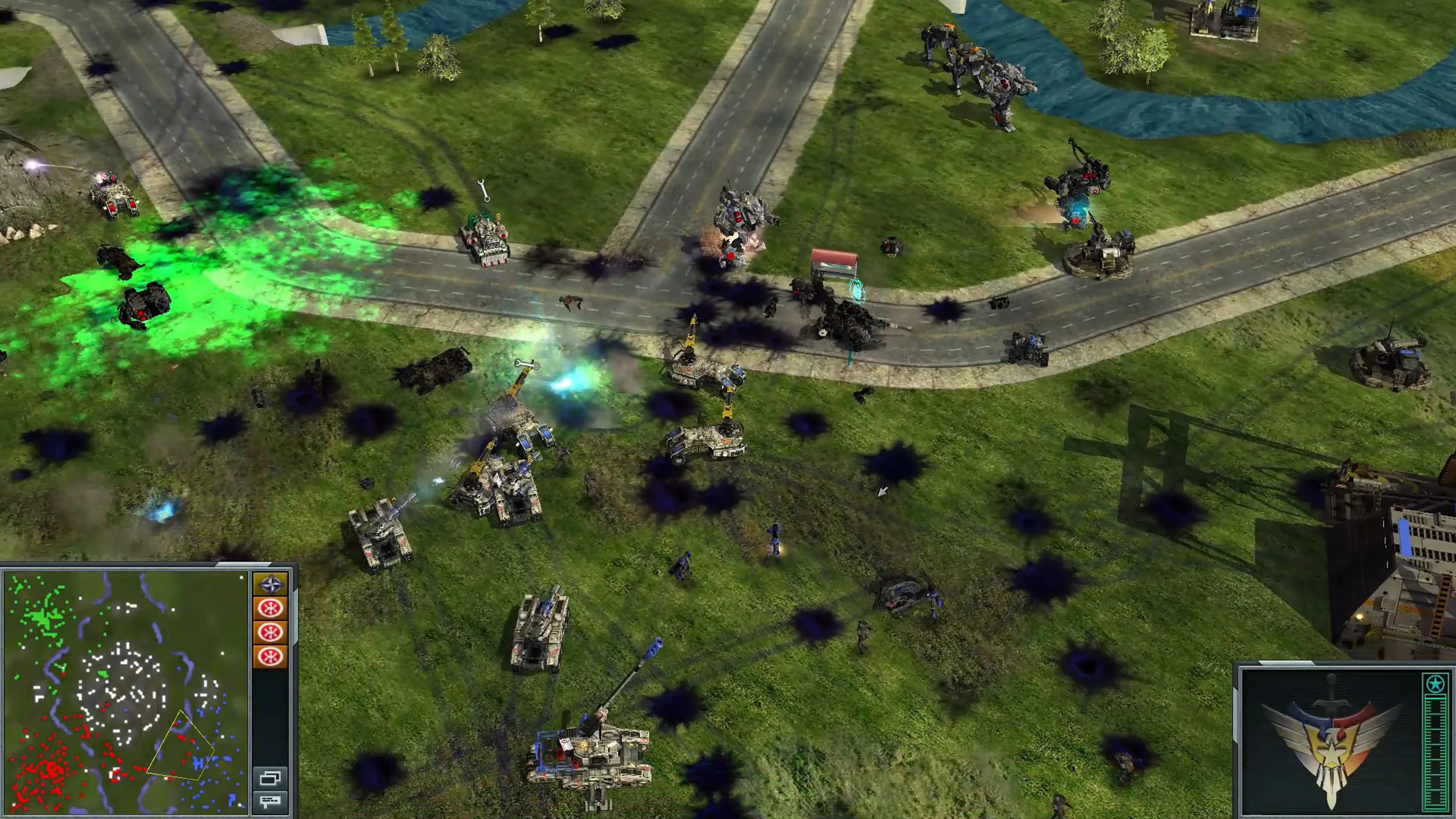 Вид згори на підрозділи та техніку, що ведуть бій на трав'янистій місцевості з вибухами та річкою в стратегічній грі