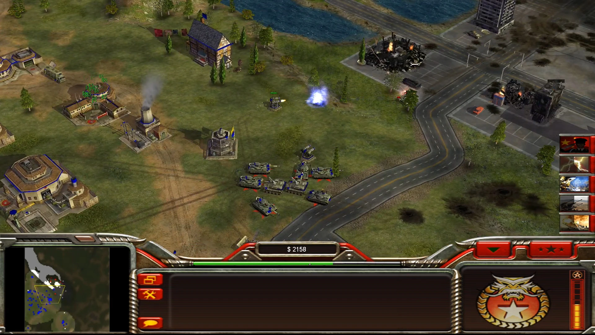 Captura de pantalla de un grupo de tanques atacando cerca de edificios y estructuras dañadas en el mod Zero Hour Reborn de Command & Conquer Generals