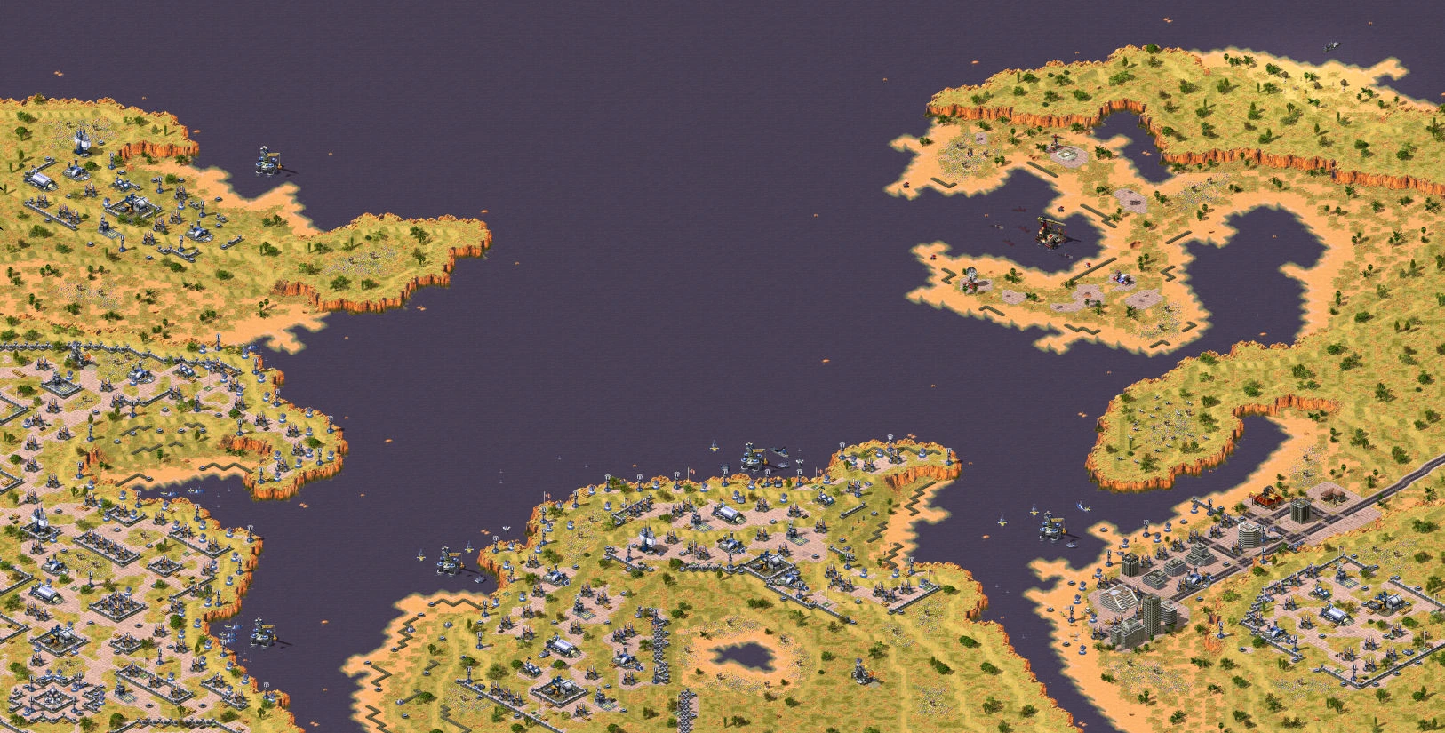 Draufsicht auf eine detaillierte Küstenkarte mit Militärstützpunkten und Gewässern im Command & Conquer: Red Alert 2 Kampagnen-Mod