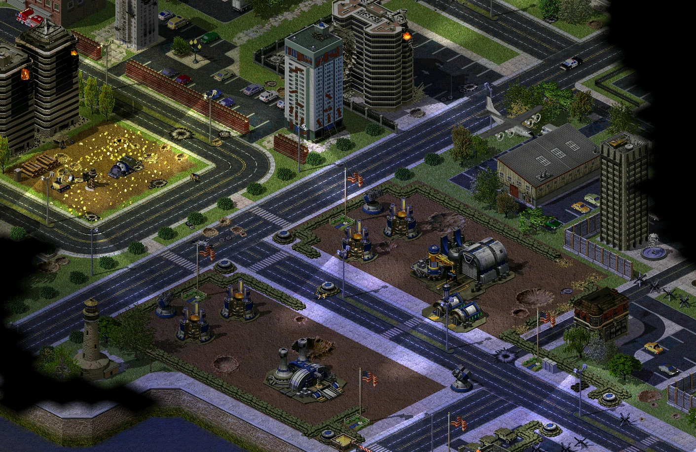 Vista aérea de una ciudad con edificios militares y estructuras dañadas en el mod Red Alert 2 Scorched Earth