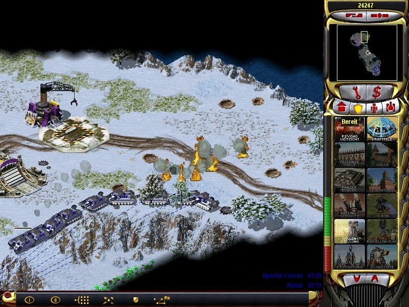 Засніжена місцевість з кількома танками, що рухаються вздовж хребта поруч із палаючим лісом і спорудами у моді Red Alert 2