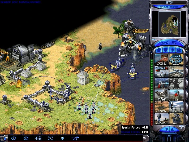 Скріншот геймплея з атакованою базою, піхотою та гвинтокрилами в моді Total Destruction для Red Alert 2