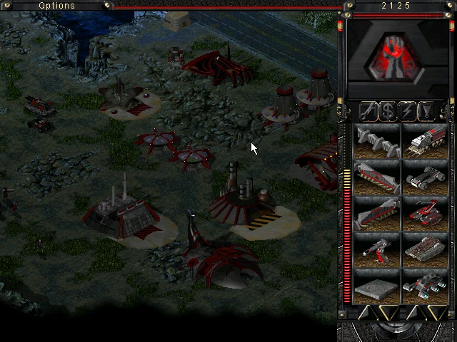 Vista nocturna de una base GDI oscura con vehículos y edificios en el mod Command & Conquer Tiberian Sun Synthesis