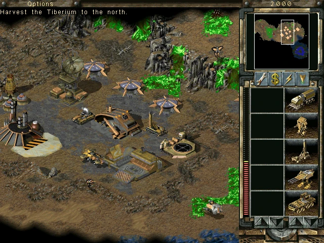 Captura del mod Command & Conquer Tiberian Sun mostrando edificios base, cosechadoras y campos de recursos