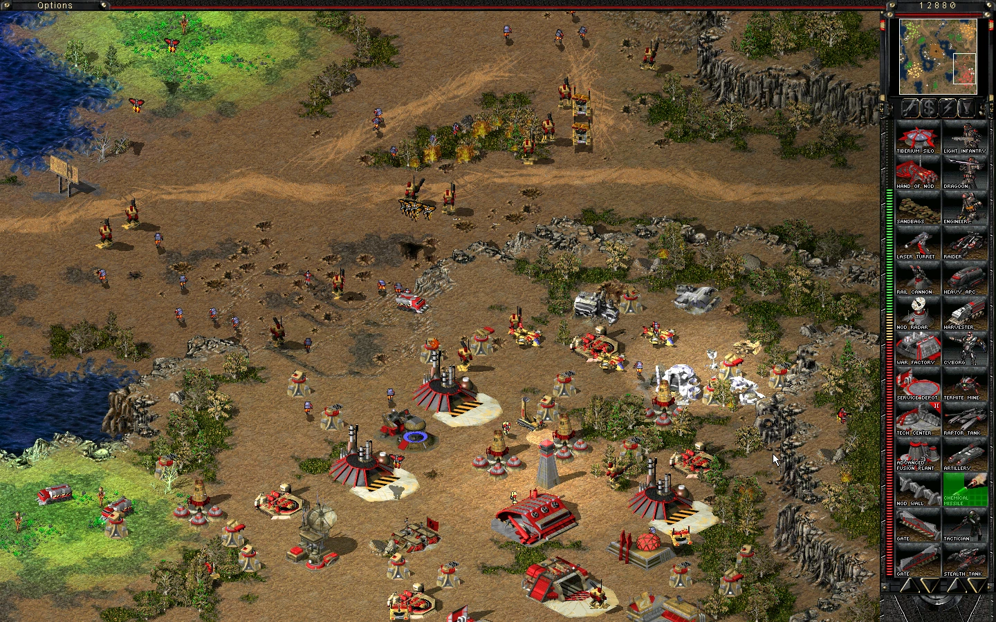 Draufsicht auf eine rote Fraktionsbasis mit Infanterie, Türmen, Fahrzeugen und Gelände im Command & Conquer Tiberian Sun Mod