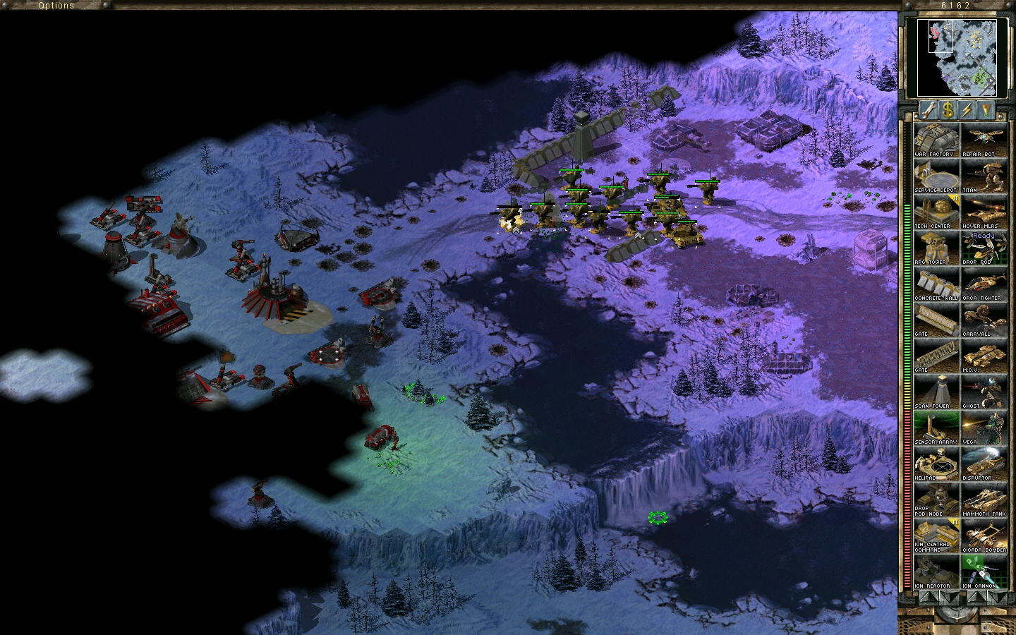 Screenshot eines verschneiten Schlachtfeldes mit roter Basis und gelben Einheiten hinter Betonmauern in The Second Tiberium War Mod
