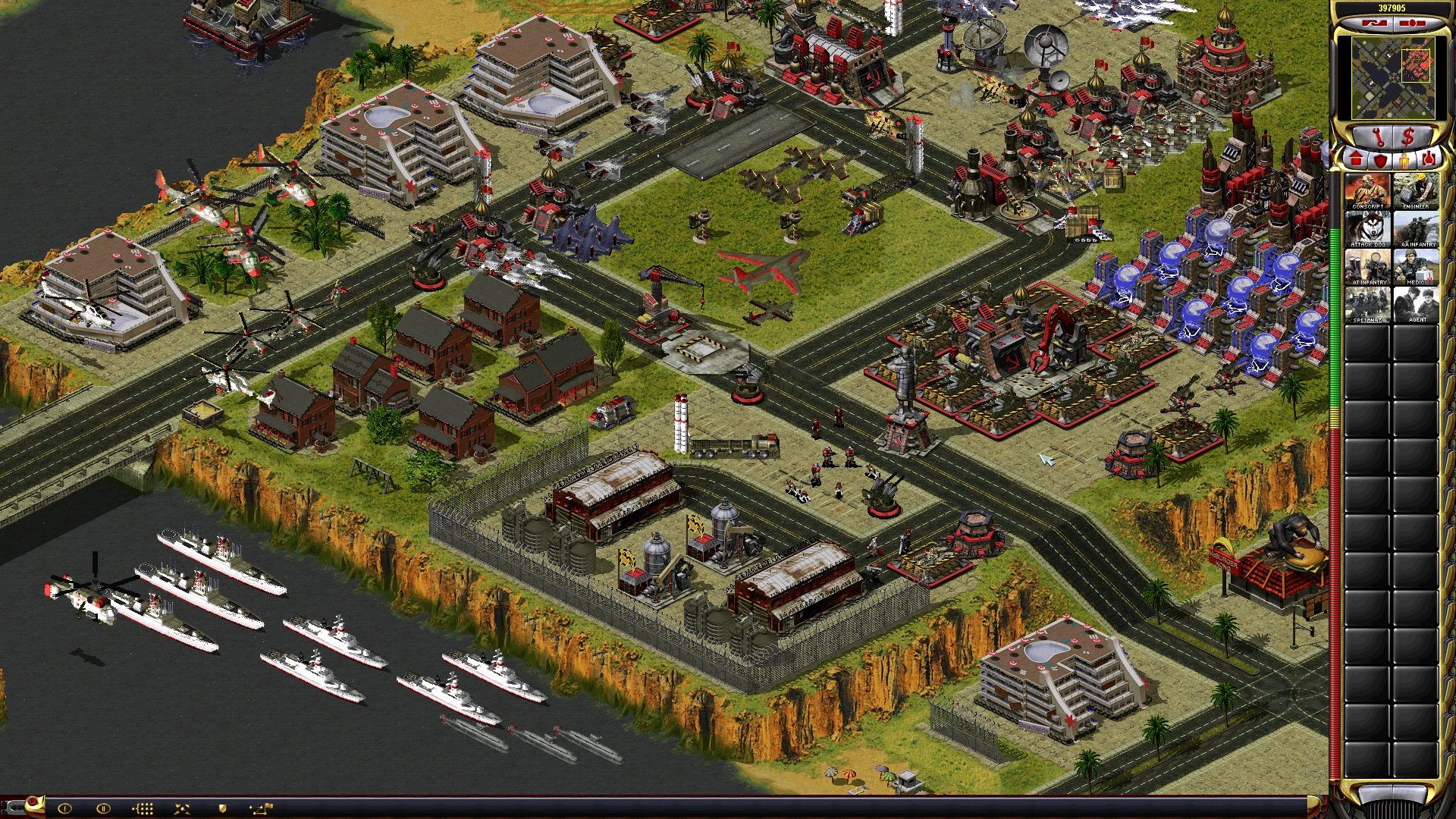 Изображение мода Command & Conquer Yuri's Revenge с укрепленной военно-морской базой, кораблями и вертолетами