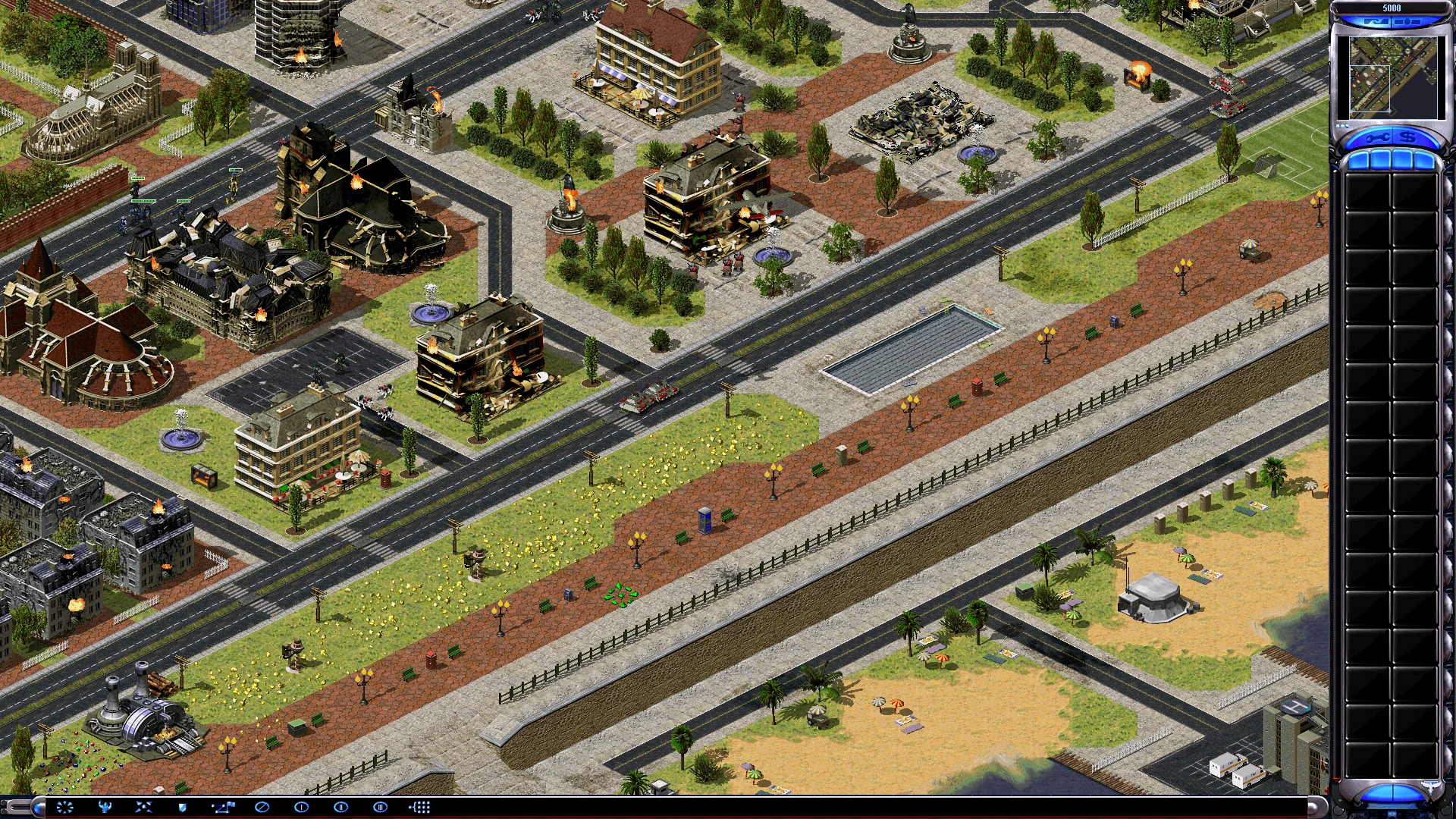 Isometrische Ansicht einer städtischen Kampfszene mit beschädigten Gebäuden und Militäreinheiten im Command & Conquer Yuri's Revenge Mod