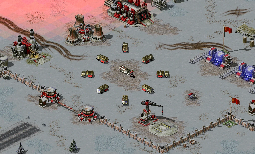 Widok z góry na bazę radziecką z jednostkami i budynkami na zaśnieżonym terenie w modzie C&C Battlegrounds