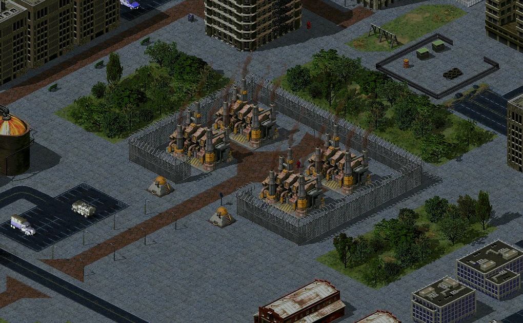 Widok z góry na kompleks przemysłowy z fabrykami i ogrodzeniami w miejskim otoczeniu z moda C&C: Battlegrounds do Command & Conquer Yuri's Revenge