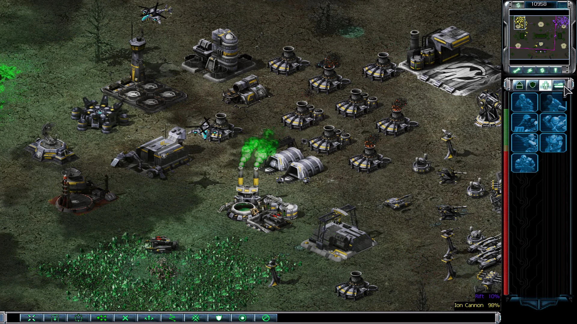 Spielbildschirm mit detaillierter Basis, Gebäuden und Einheiten im Command & Conquer Yuri's Revenge-Mod Tiberium Crisis 2