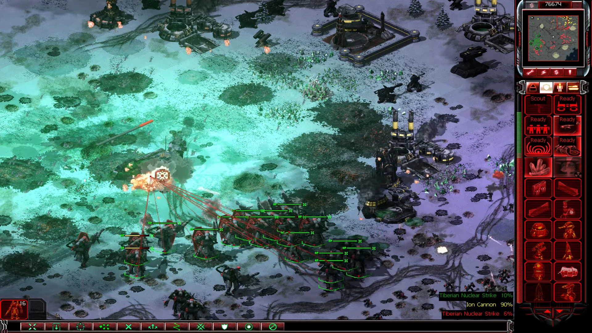 Spielszene mit robotischen Einheiten, die eine verschneite Basis im Tiberium Crisis 2 Mod für Yuri's Revenge angreifen