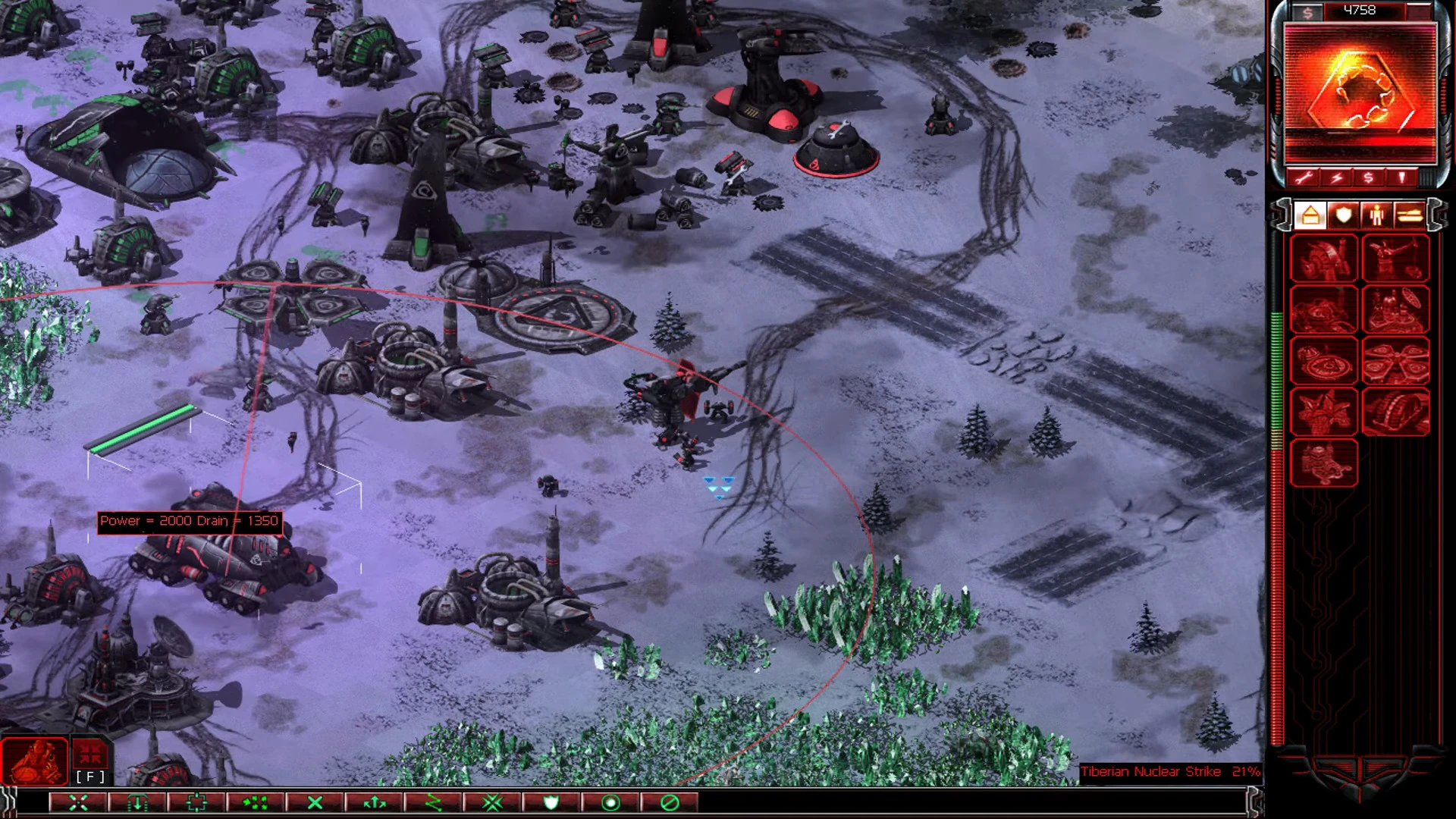 Screenshot zeigt verschneites Schlachtfeld mit grünen Tiberium-Kristallen und schwarzen Basisgebäuden im Tiberium Crisis 2 Mod für C&C Yuri's Revenge