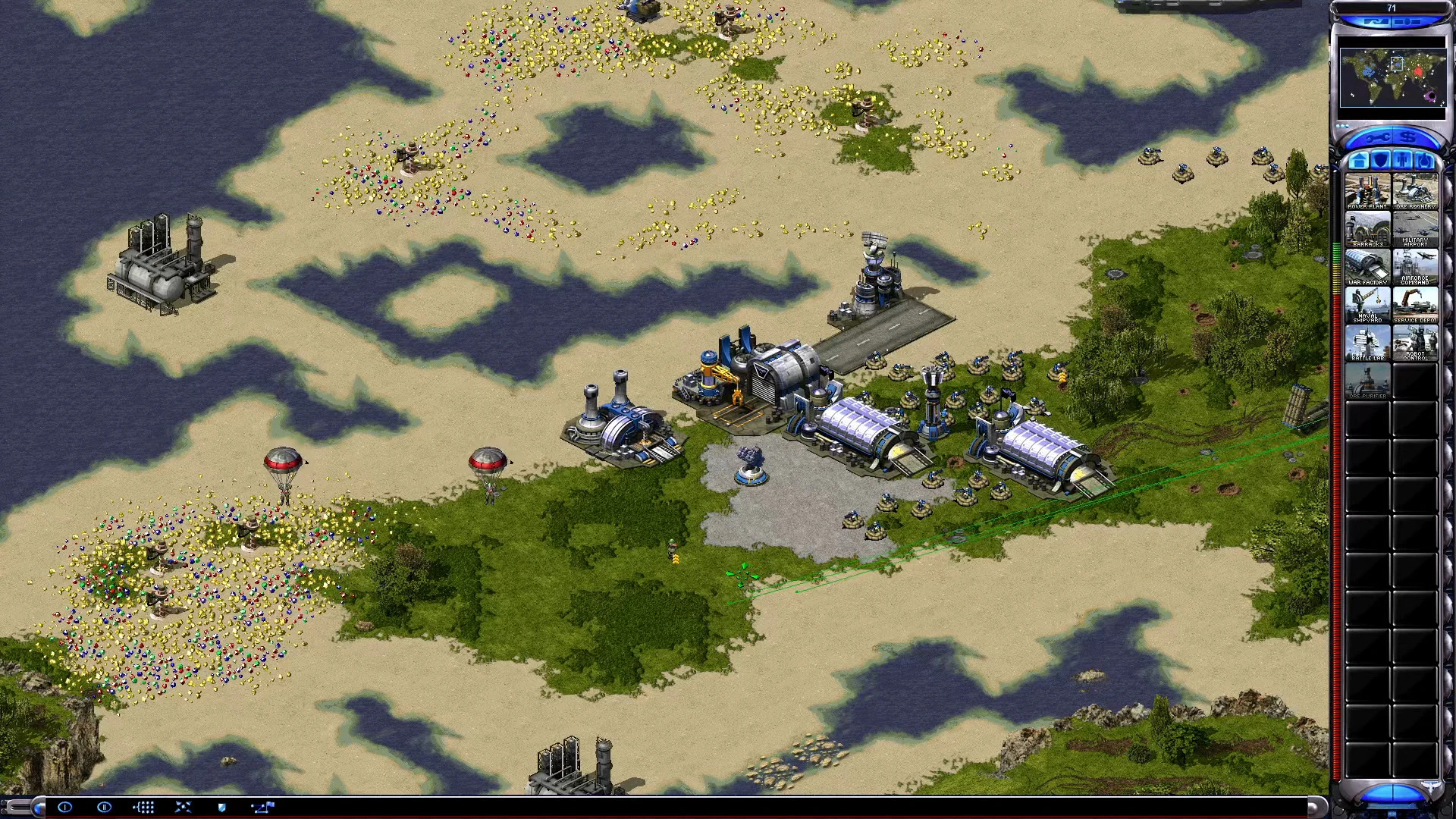 Captura de pantalla del juego del mod de Command & Conquer Yuri's Revenge mostrando base construida, defensas y campos de recursos