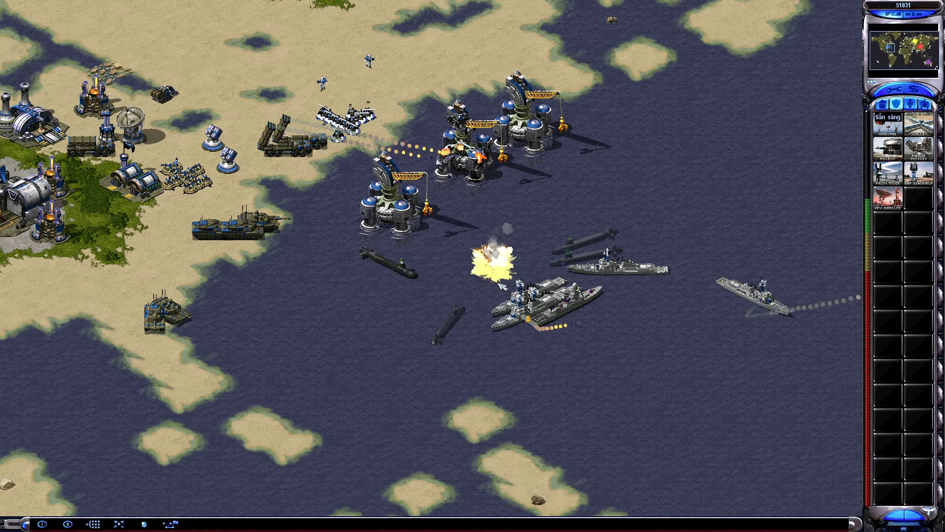 Captura de pantalla del juego mostrando una escena de combate naval con submarinos, buques de guerra y defensas costeras en el mod Elaina para Command & Conquer Yuri's Revenge