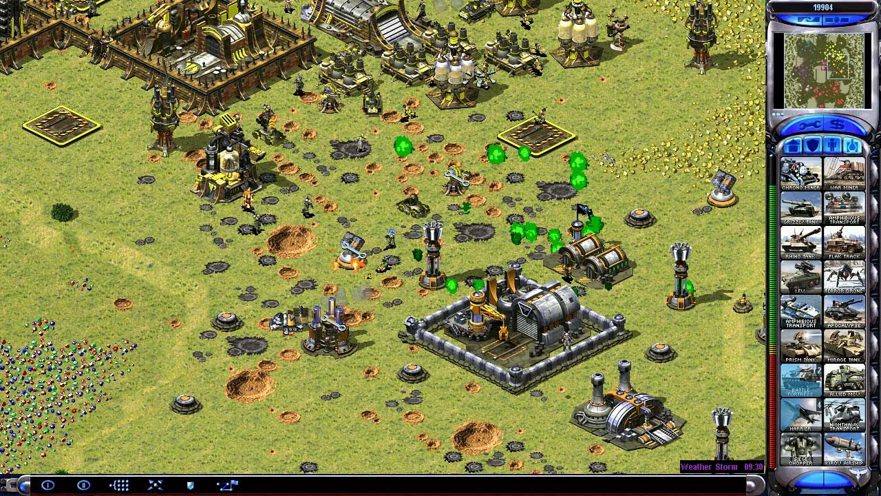 Скріншот гри з базою Command & Conquer Yuri's Revenge, будівлями, юнітами та інтерфейсом моду RA2YR Enhanced