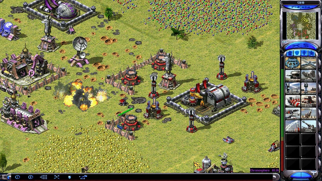 Скріншот гри Command & Conquer Yuri's Revenge із базою, вибухами та інтерфейсом мода RA2YR Enhanced