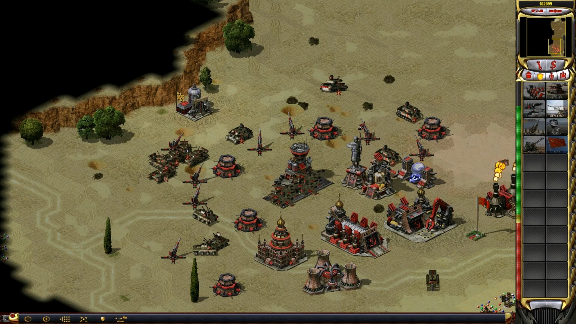 Скриншот игрового процесса Command & Conquer Yuri's Revenge с базой Советского Союза, танками и турелями в моде Ra2Yr Modern Warfare