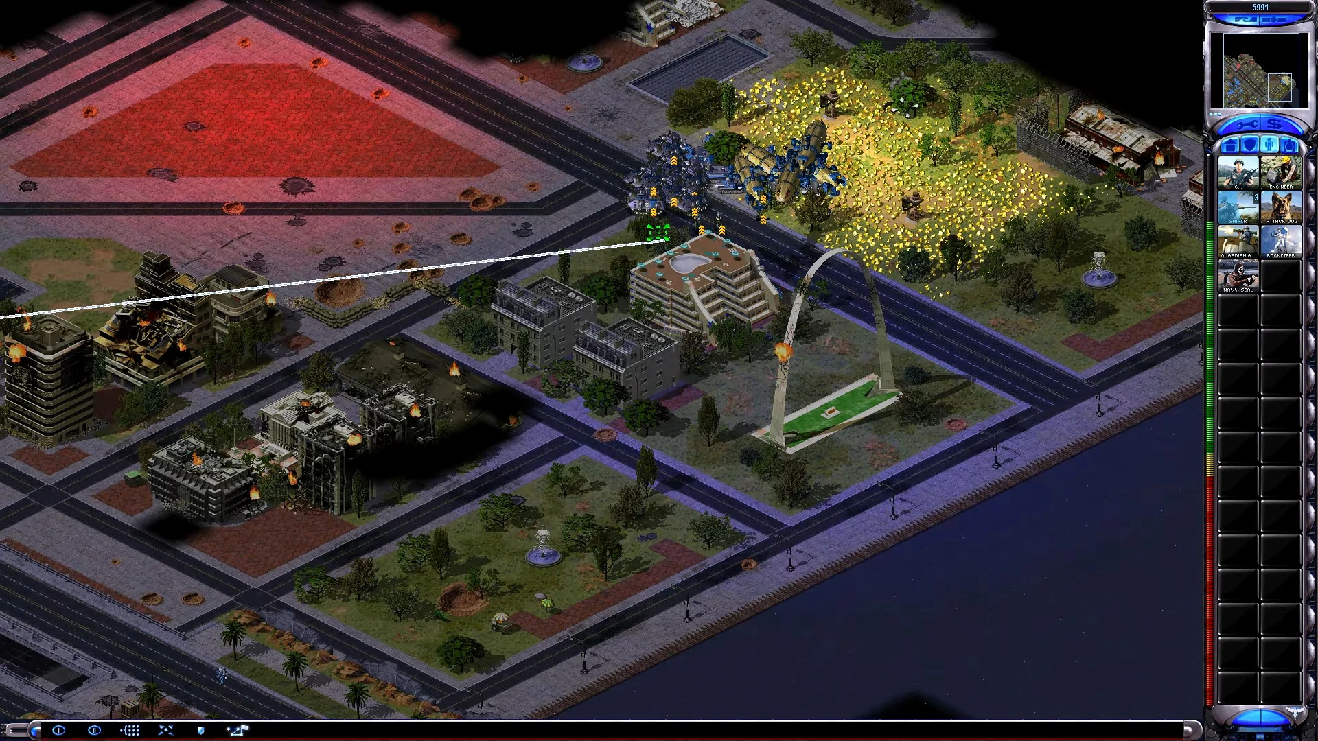 Captura de pantalla de un mapa de ciudad vista cenital con unidades atacando cerca de edificios y un monumento en el mod Red Alert 2 Zombies Campaign