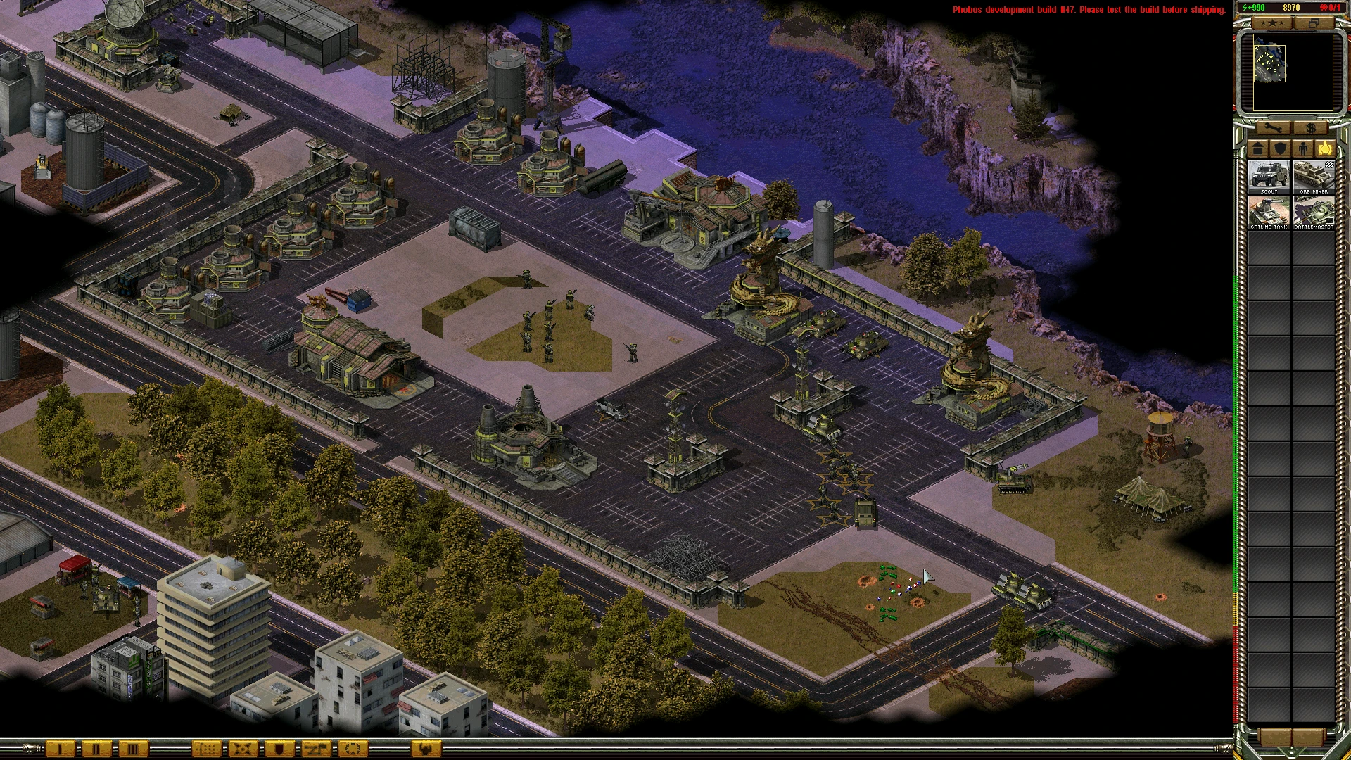 Скриншот базы с оборонительными сооружениями и юнитами у дорог и воды в моде Rise of the East для Command & Conquer Yuri's Revenge