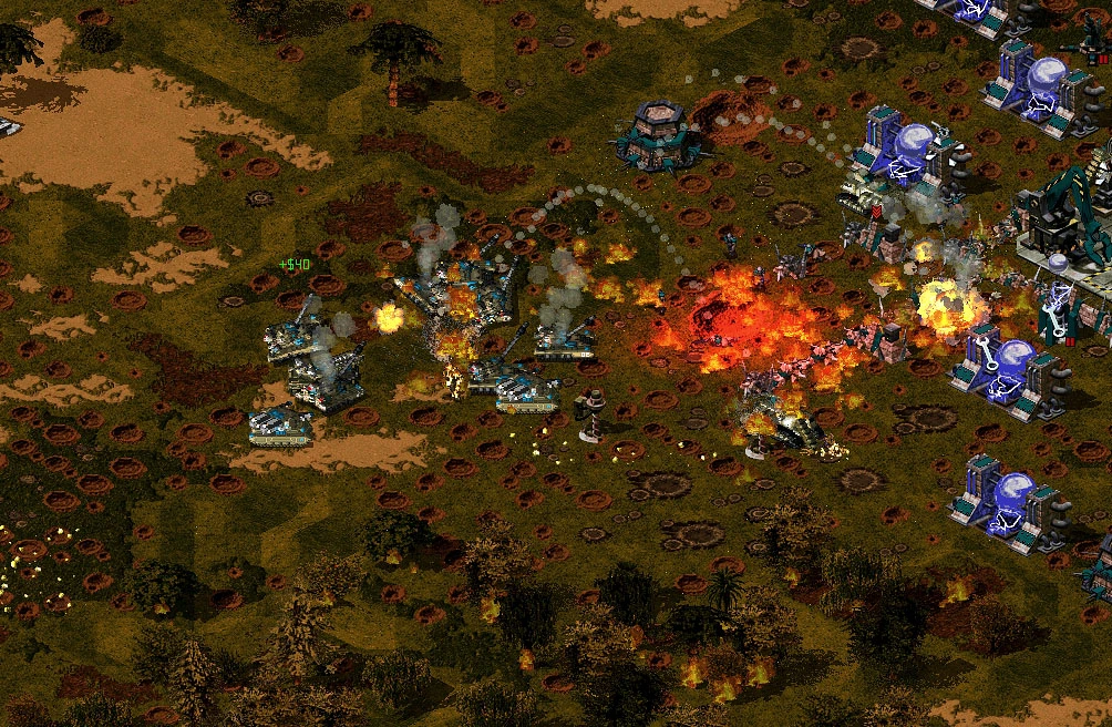 Скриншот с танками, атакующими базу с постройками и взрывами в моде Rise of the East для Command & Conquer Yuri's Revenge