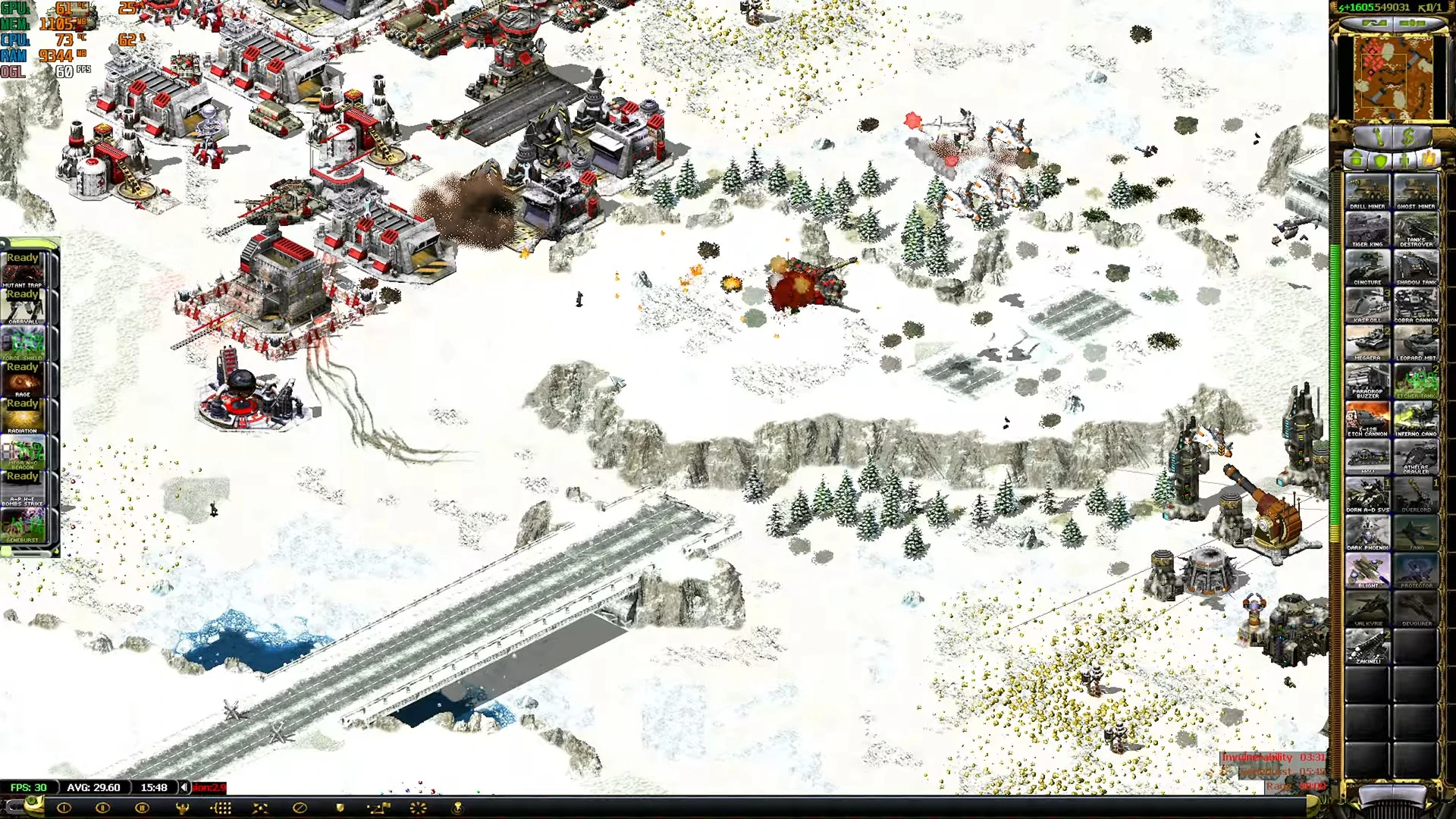 Zrzut ekranu z gry pokazujący zaśnieżoną bazę pod atakiem z wybuchami w modzie Technology Revolution do Command & Conquer Yuri's Revenge