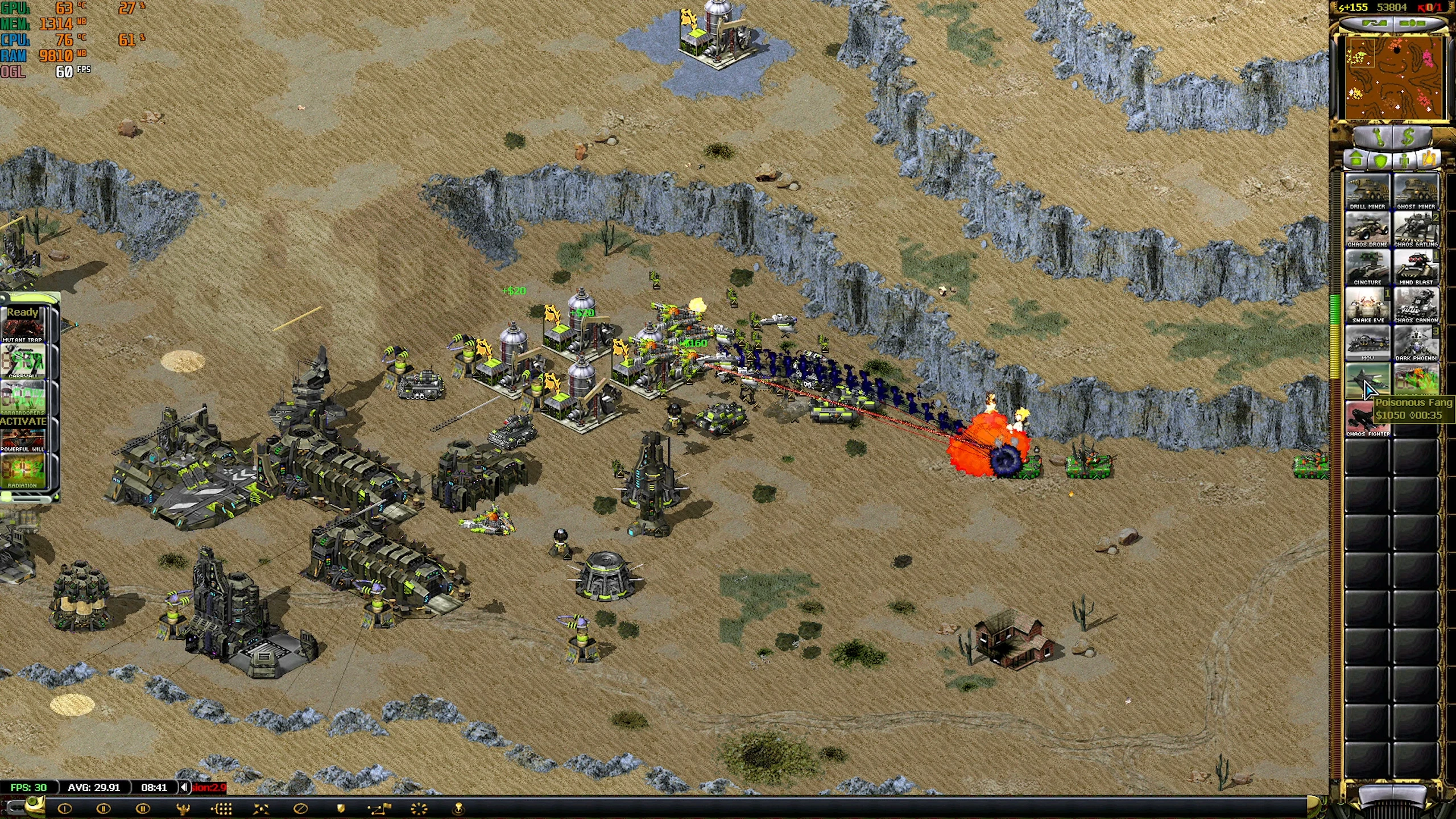 Zrzut ekranu gry pokazujący pustynną bazę pod atakiem z obiektami obronnymi i różnorodnymi jednostkami wojskowymi w modzie Command & Conquer Yuri's Revenge