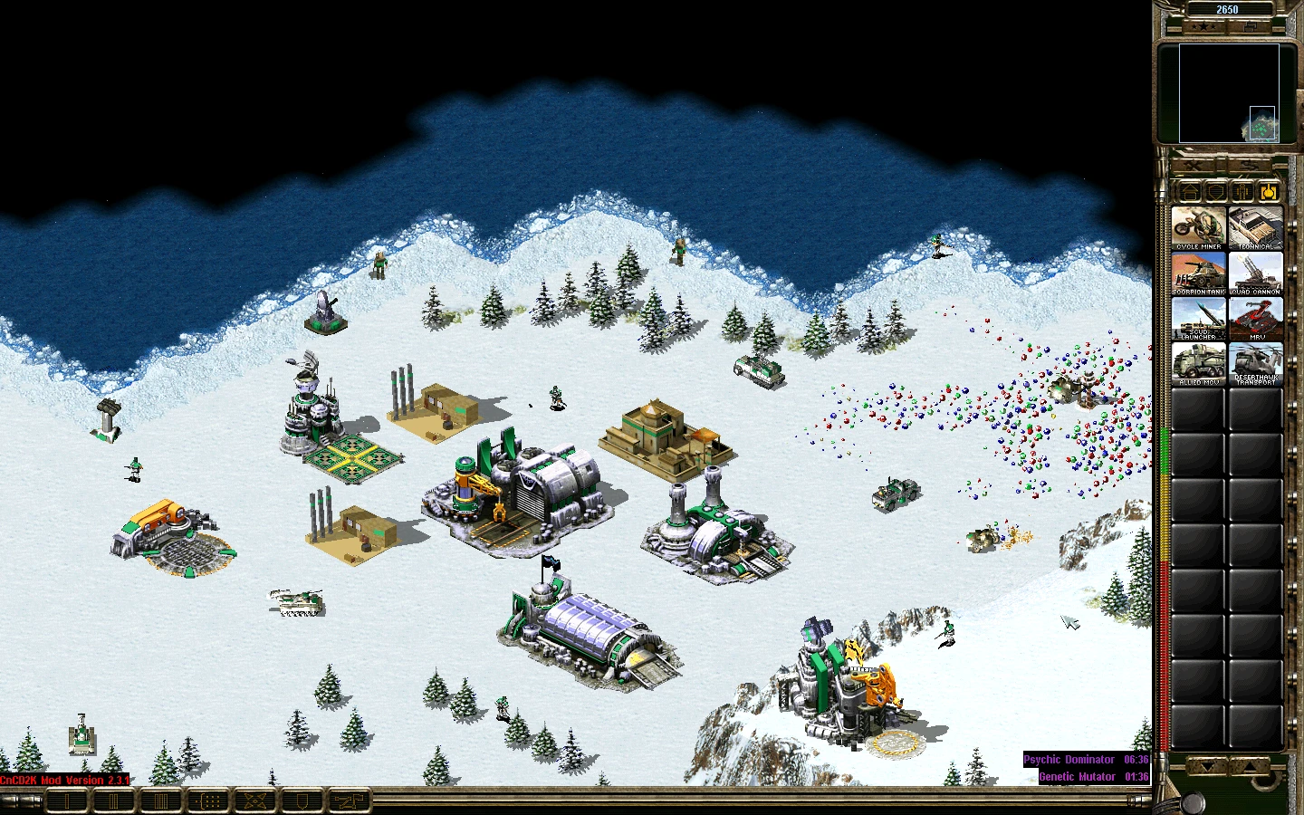 Скриншот геймплея Command & Conquer Yuri's Revenge с заснеженной базой, зданиями, пехотой и техникой